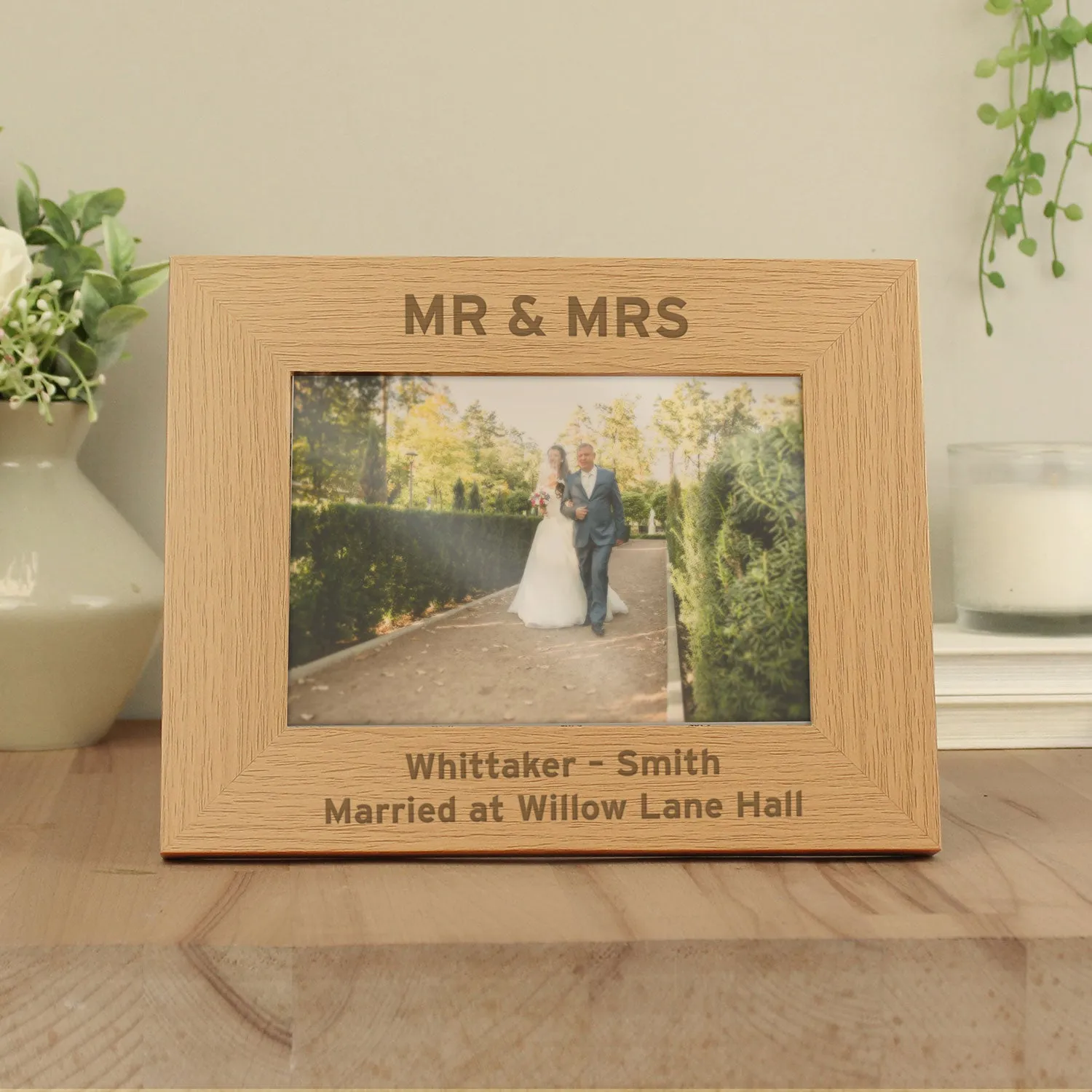 7x5 Photo Frame with Bold Text - Brown, Oak image