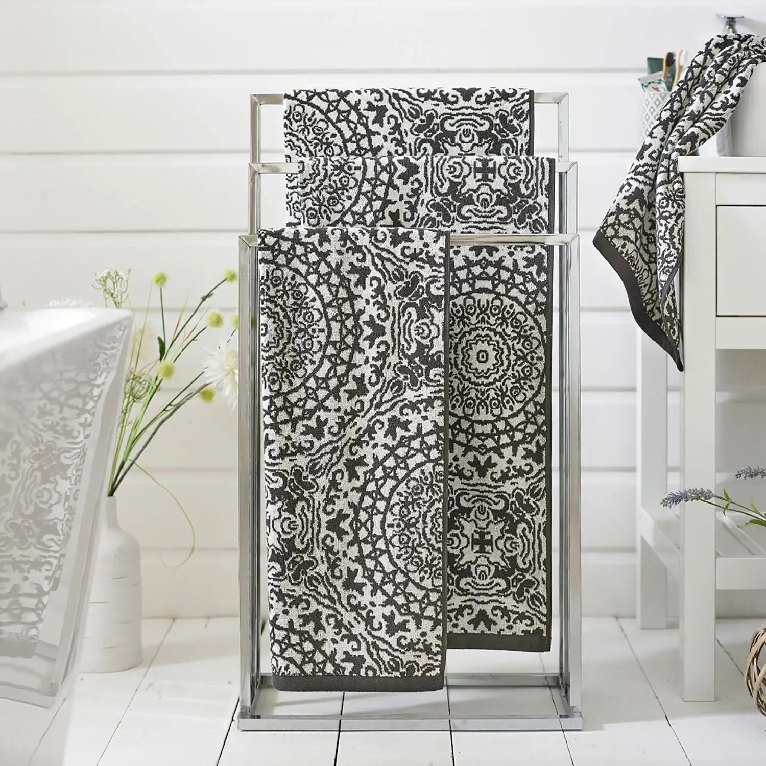 Bath Towel with Lace Design - Black, Jacquard