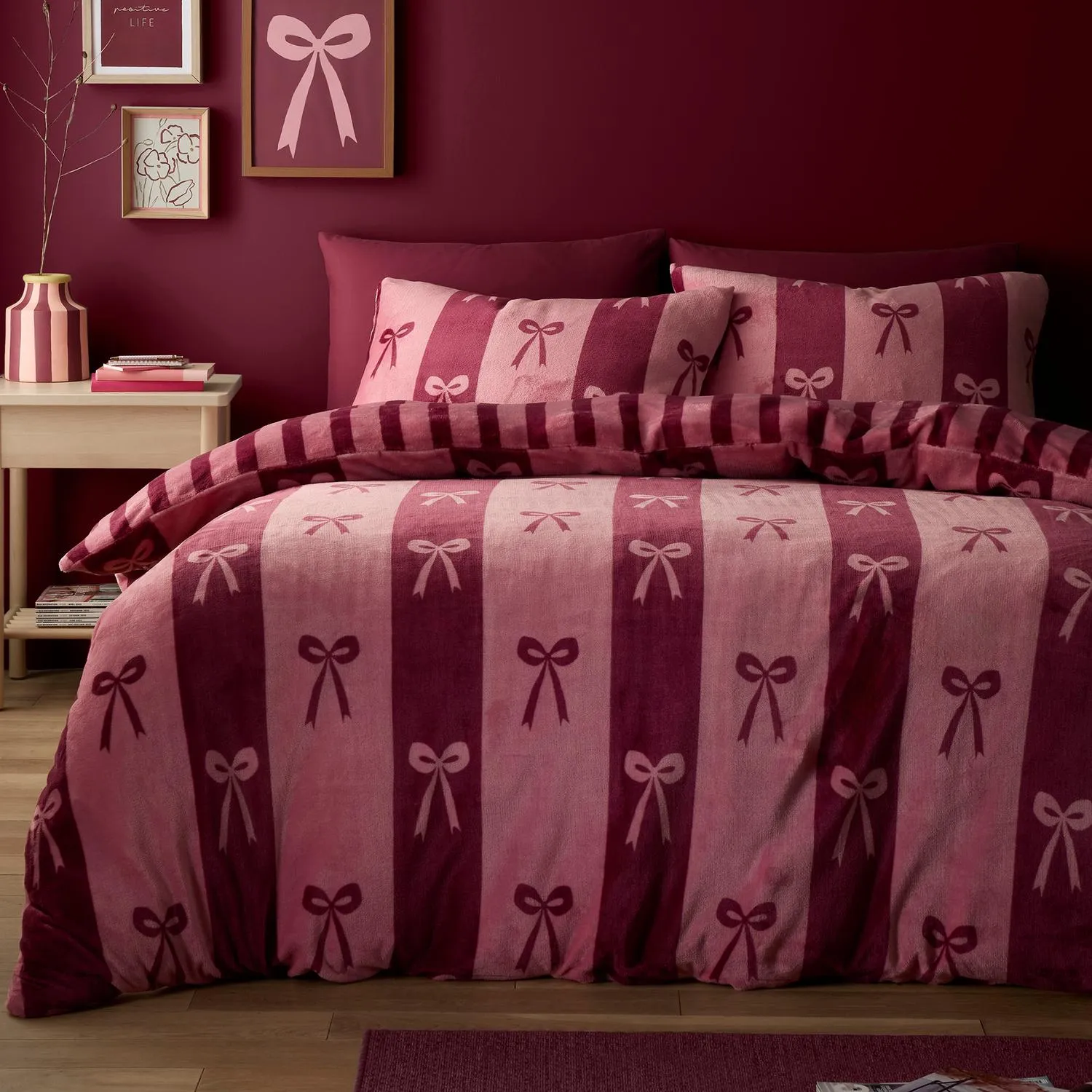 Bows Berry Single Fleece Duvet Set - Pink alternate view