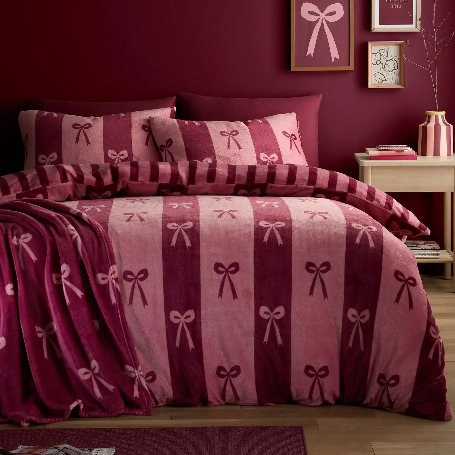 Bows Berry Single Fleece Duvet Set - Pink product