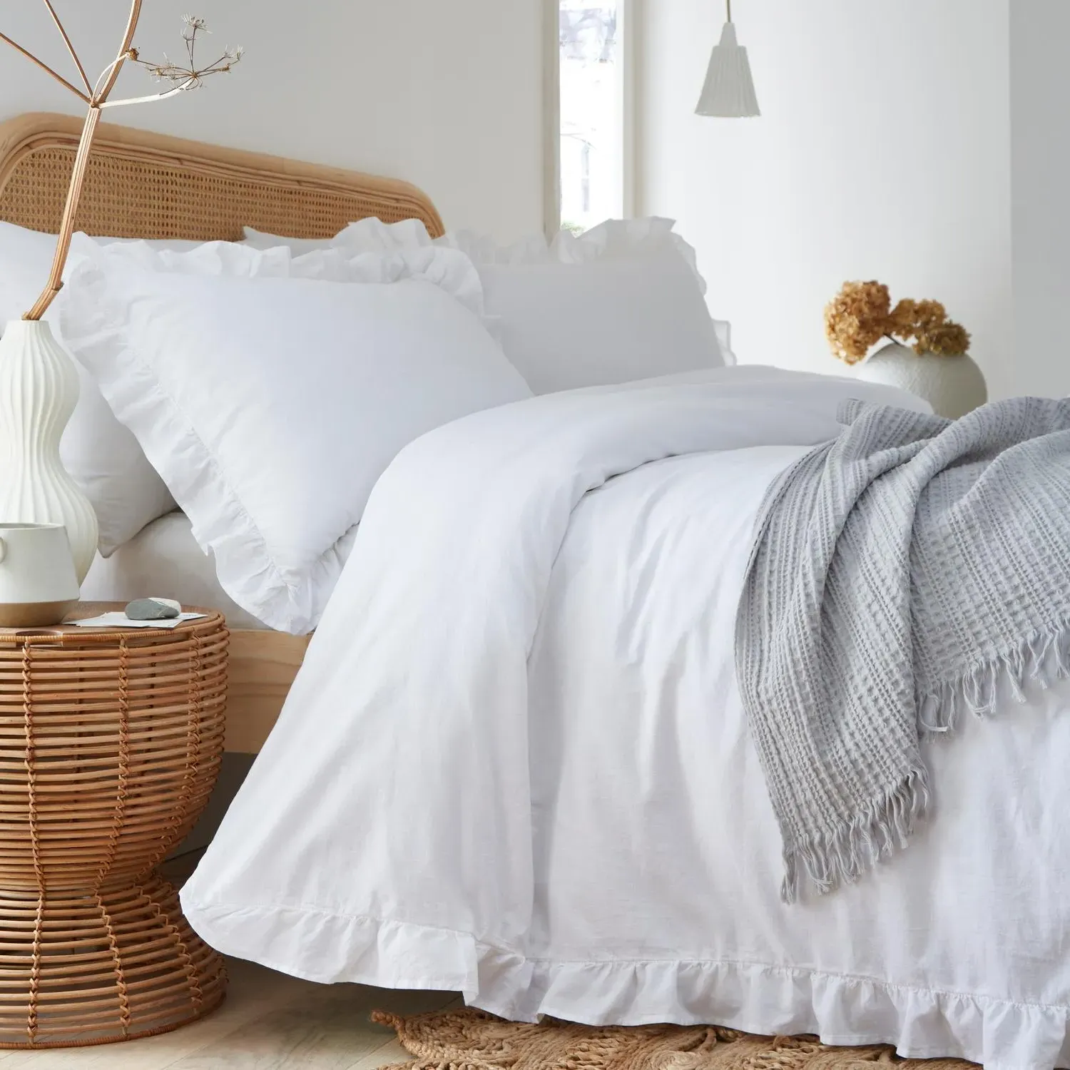 Cassia Frill Single Duvet Set - White, Cotton alternate view