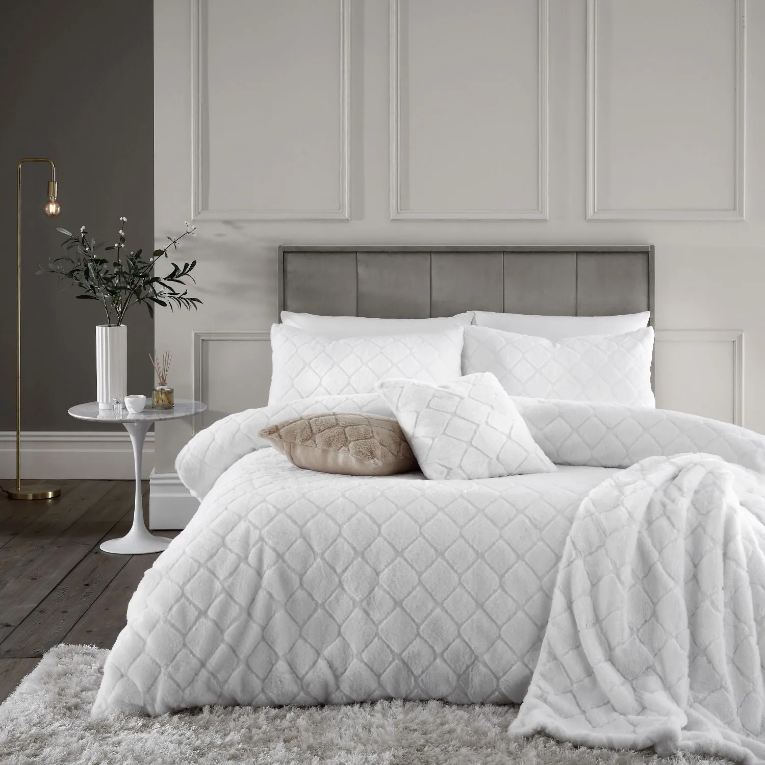 Catherine Lansfield Cosy Diamond Single Duvet Set - White, Faux Fur product