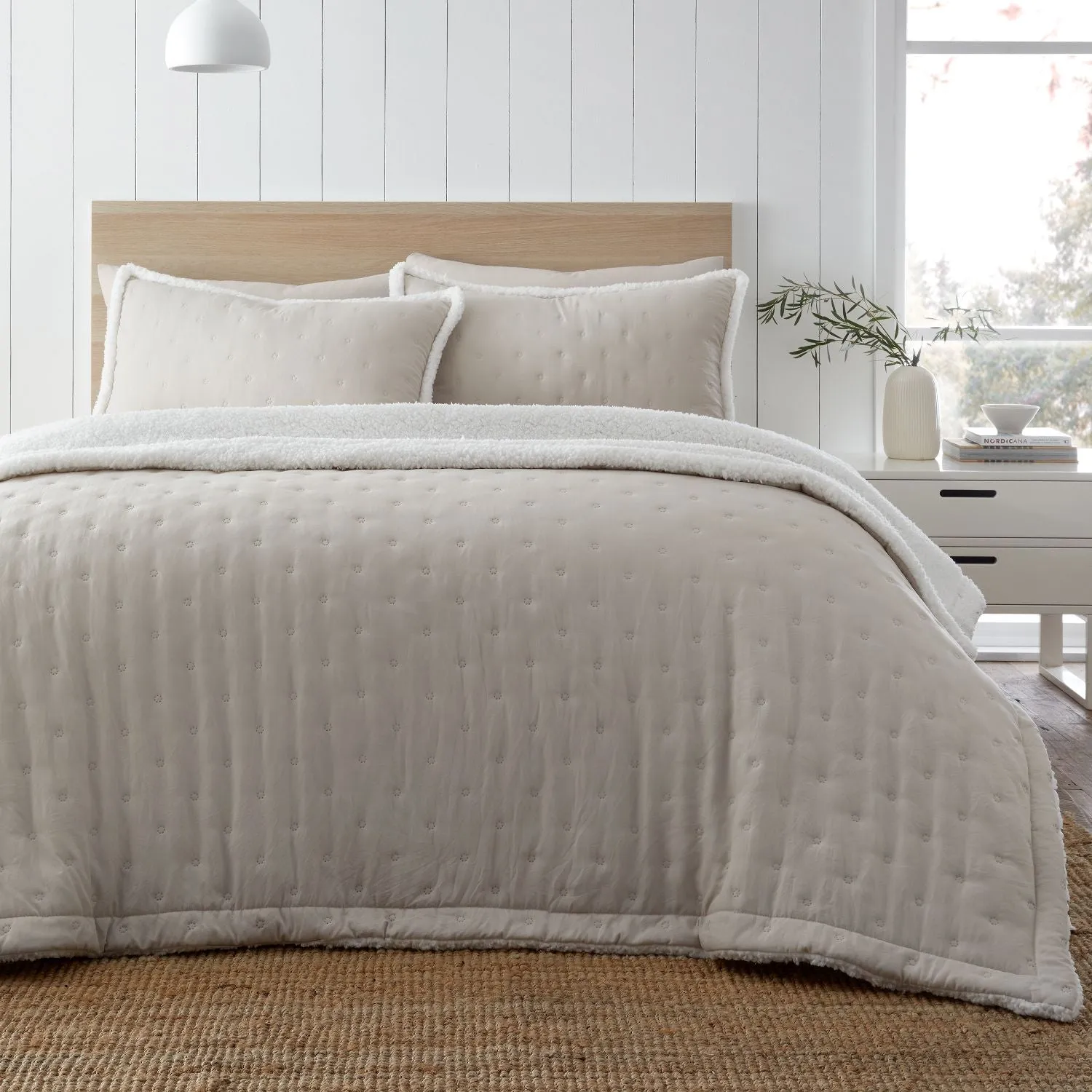 Catherine Lansfield Cosy Nori Bedspread - Cream, Sherpa Fleece product