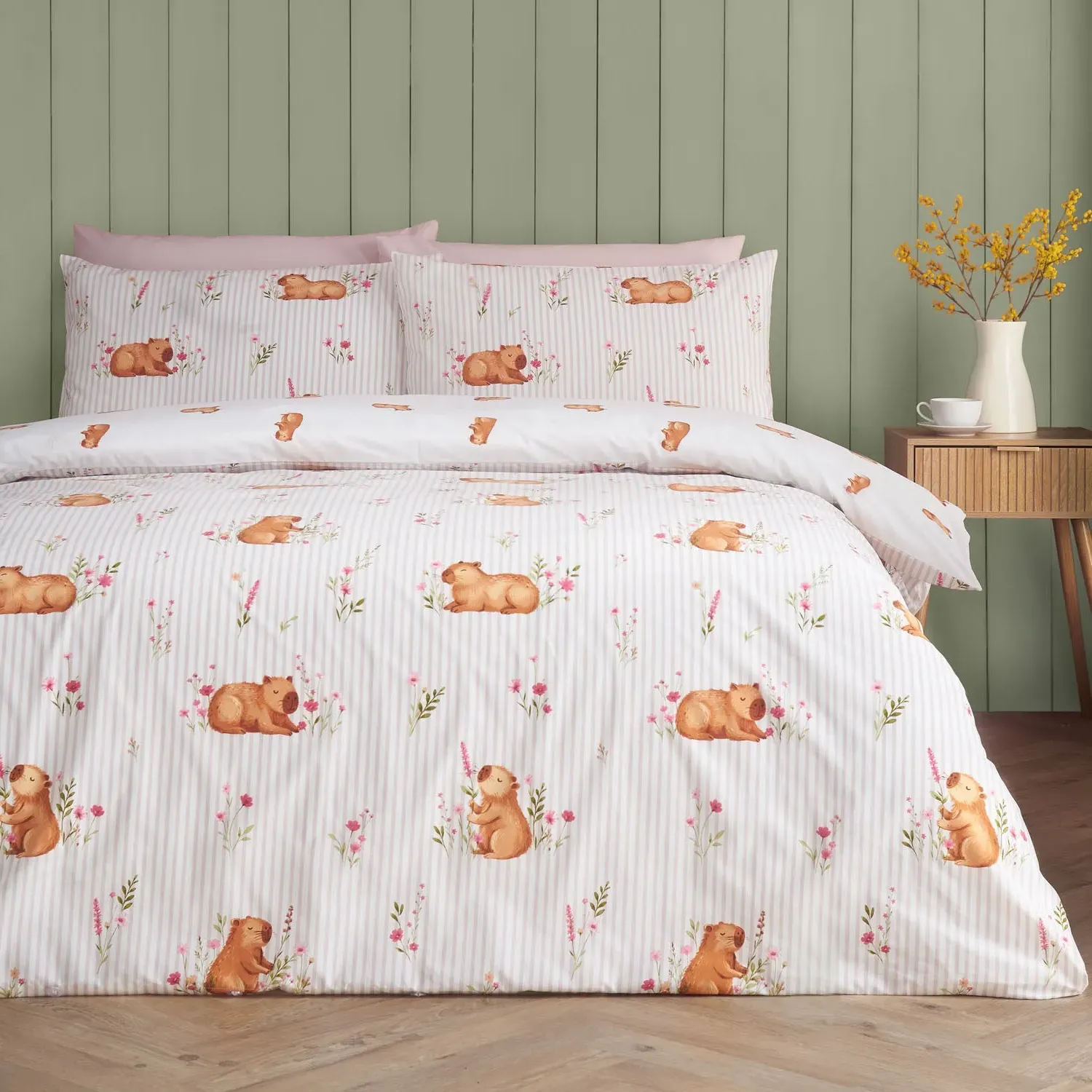 Catherine Lansfield Happy Capybara Single Reversible Duvet Set - Natural product