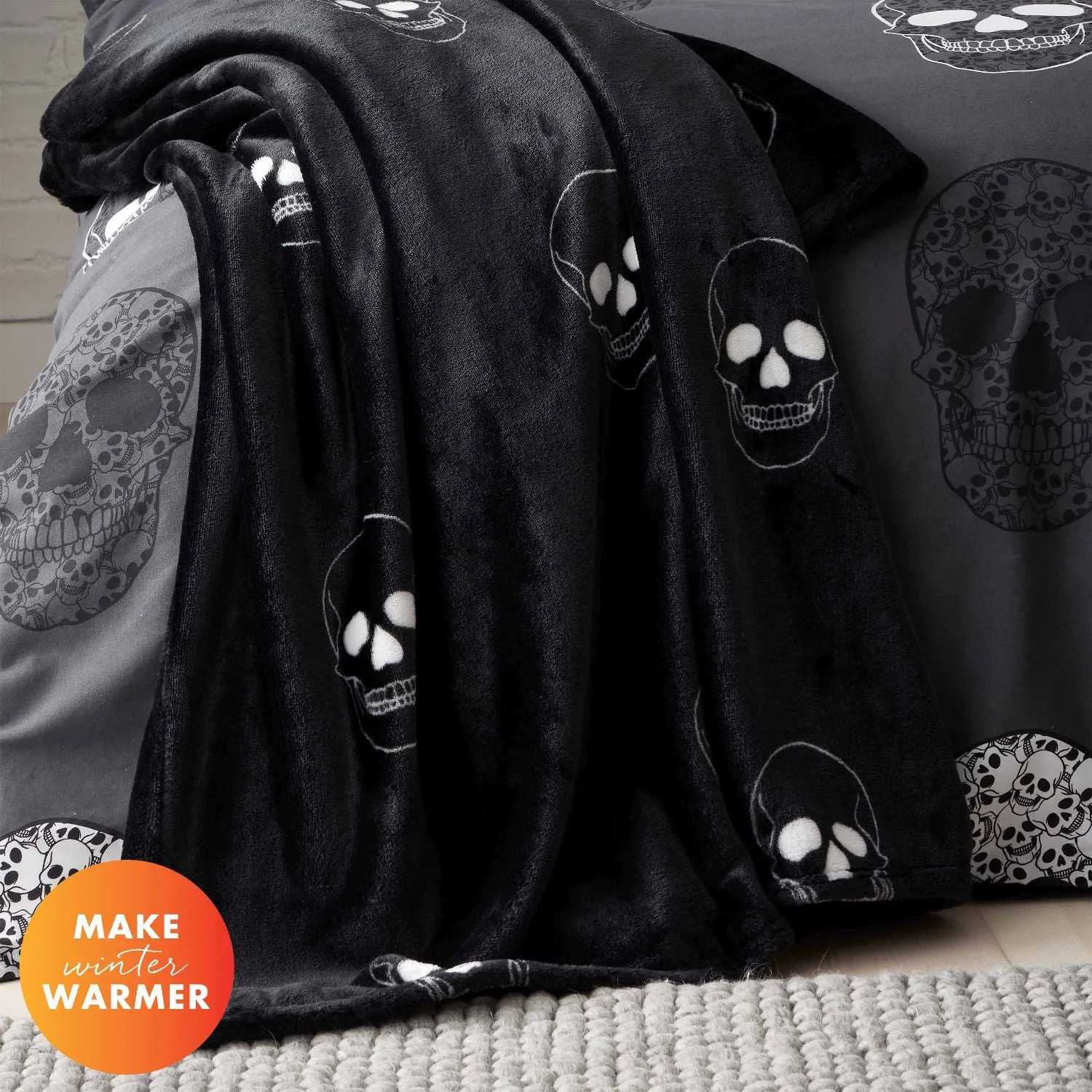 Catherine Lansfield Skulls Fleece Throw - Black, Grey alternate view