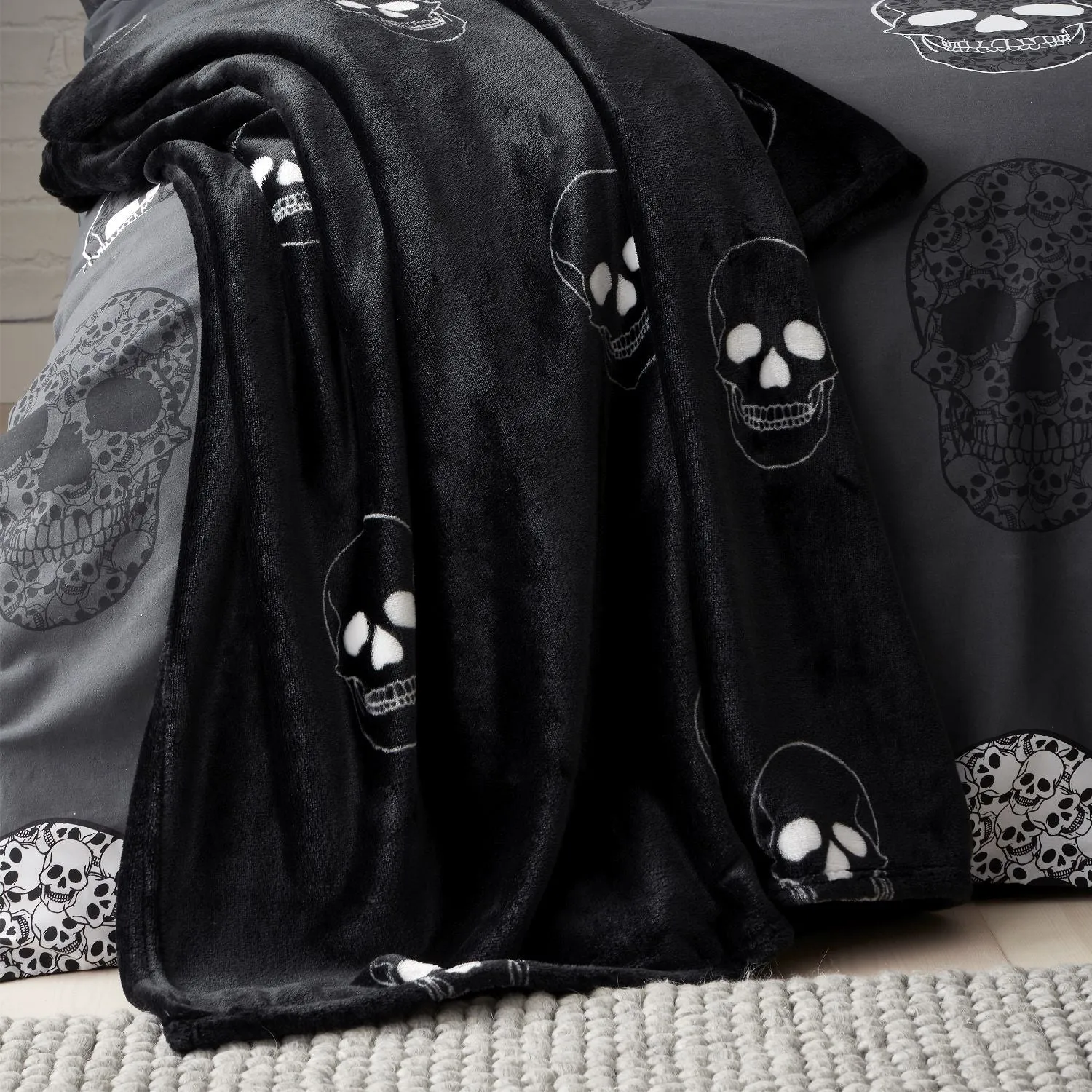 Catherine Lansfield Skulls Fleece Throw - Black, Grey product