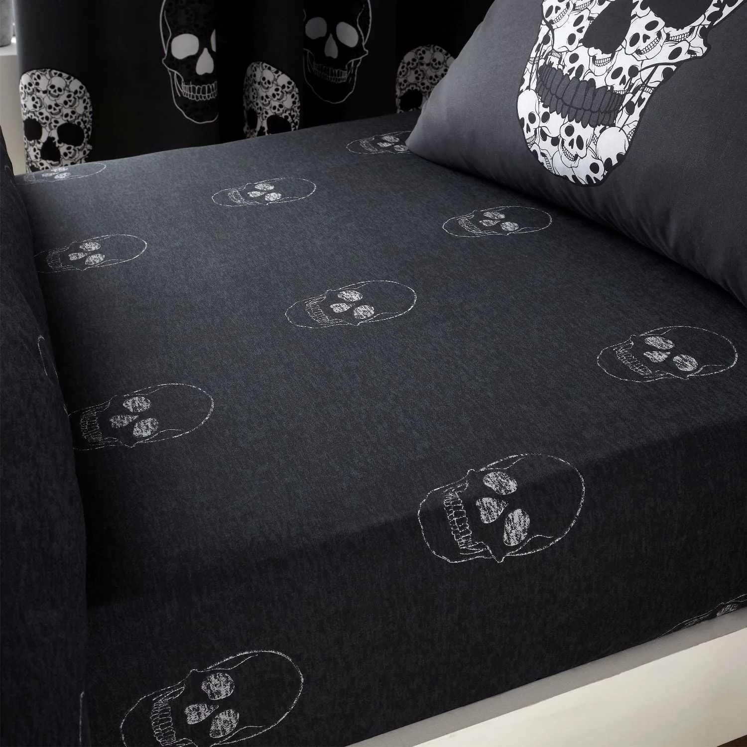 Catherine Lansfield Skulls Single Fitted Sheet - Black, Cotton Blend product