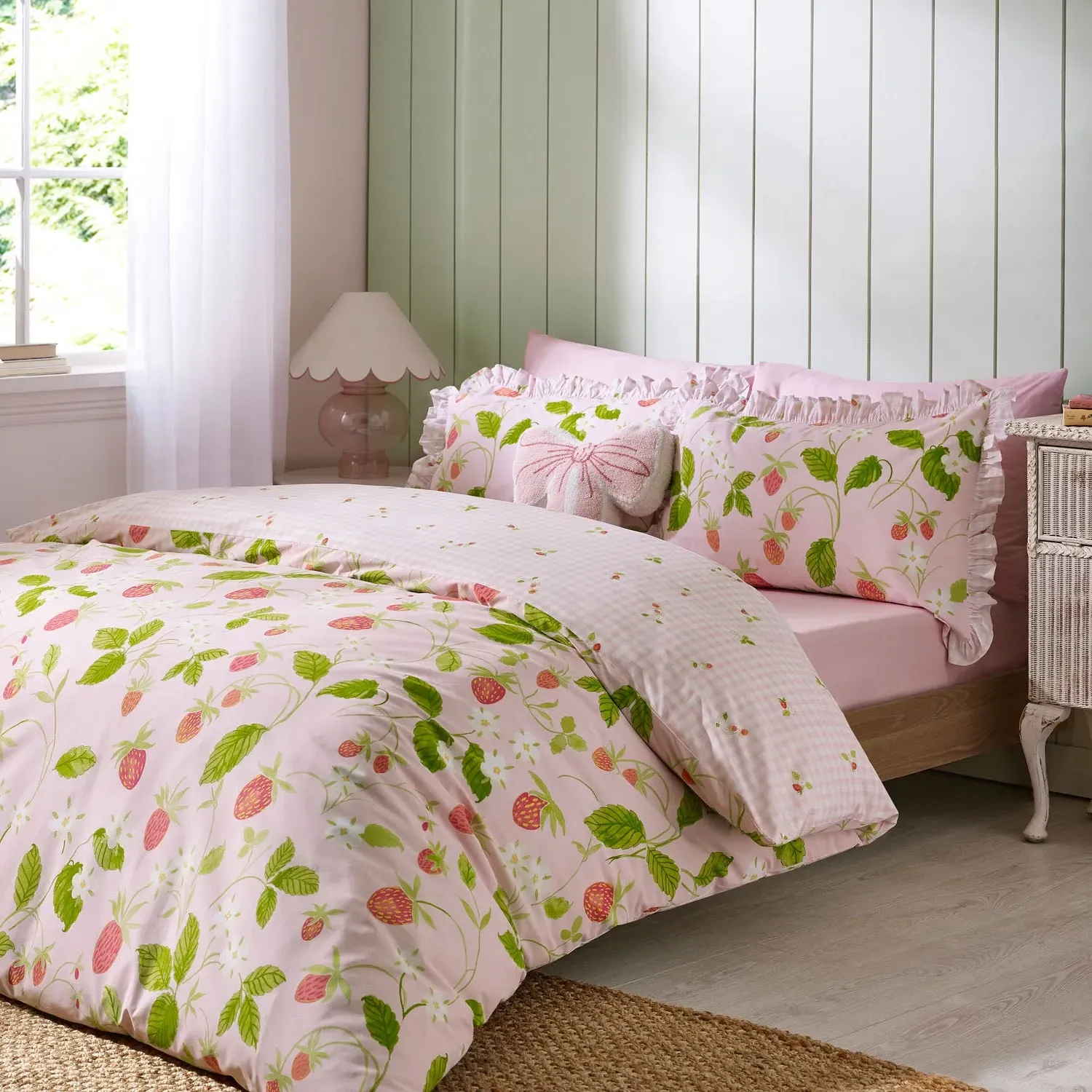Catherine Lansfield Strawberry Frills Single Duvet Set - Pink product