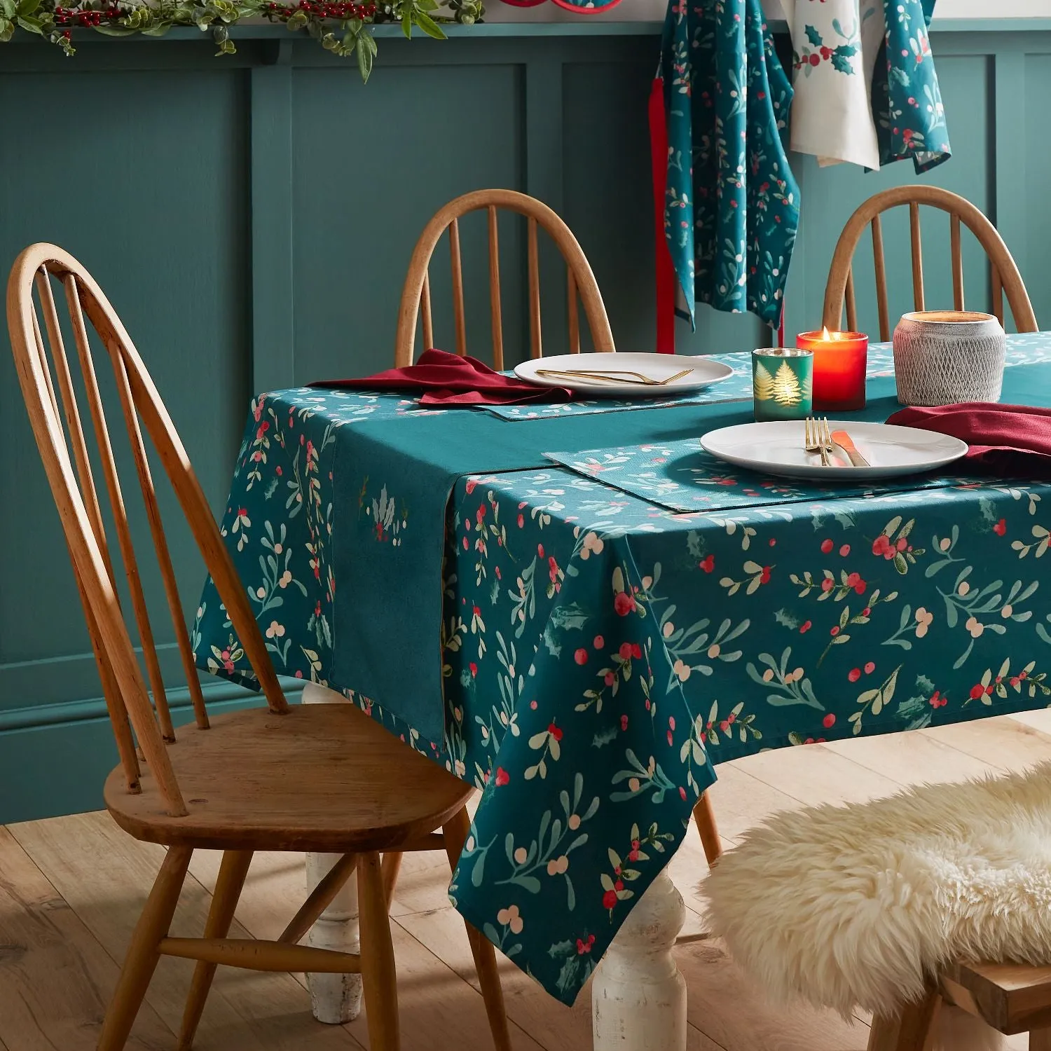 Christmas Holly Table Cloth - Green, Cotton