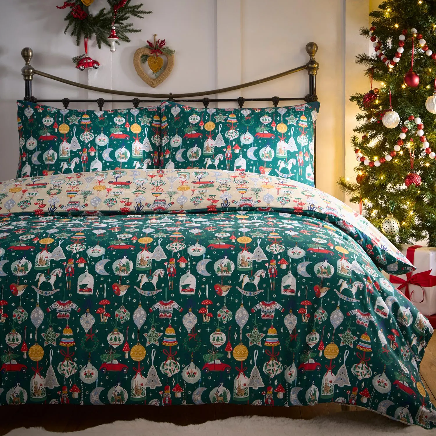 Christmas Ornaments Single Reversible Duvet Set - Green, Polycotton product