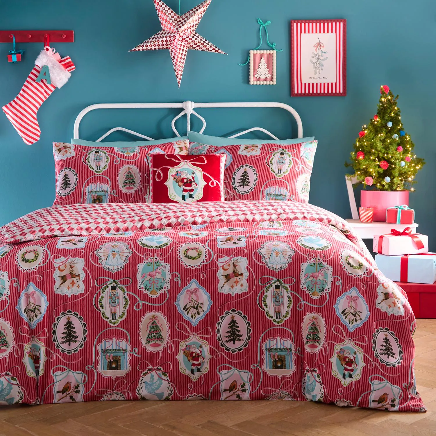 Christmas Vintage Frames Single Reversible Duvet Set - Red, Polycotton by Julian Charles