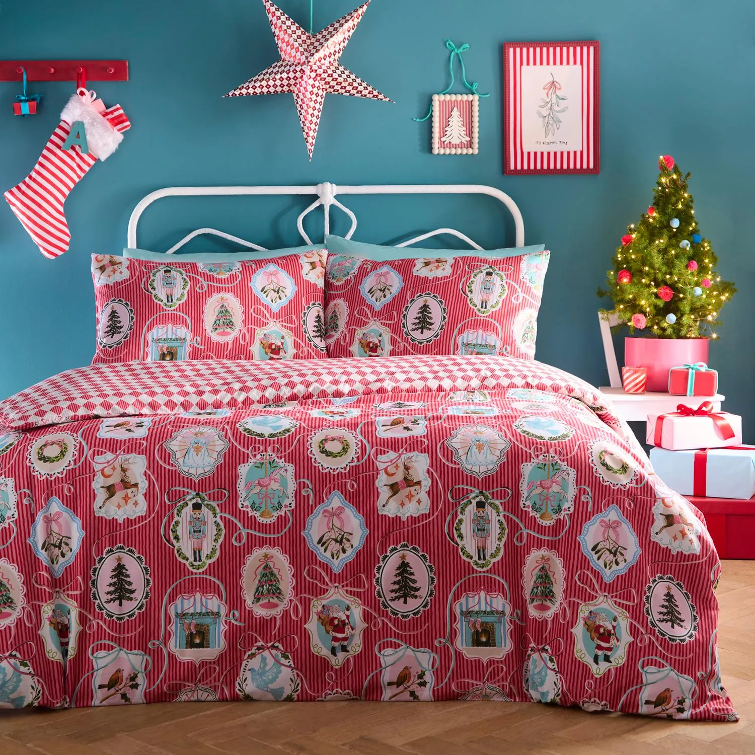 Christmas Vintage Frames Super King Reversible Duvet Set - Red, Polycotton by Julian Charles, image 2