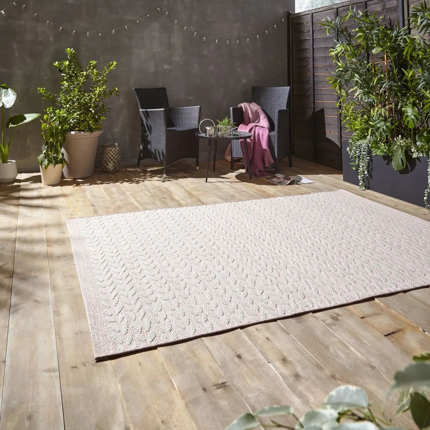 Coast Weatherproof Rug - Pink, Polypropylene