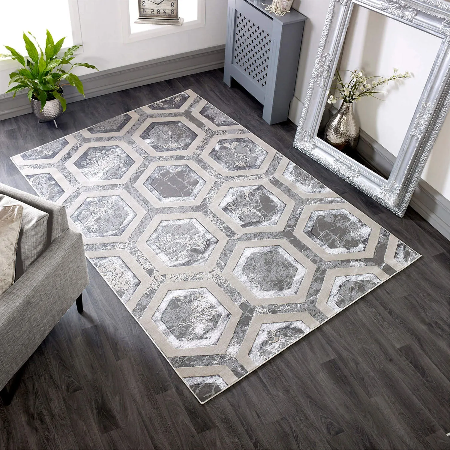 Crystal Rug with Hexagonal Pattern - Grey