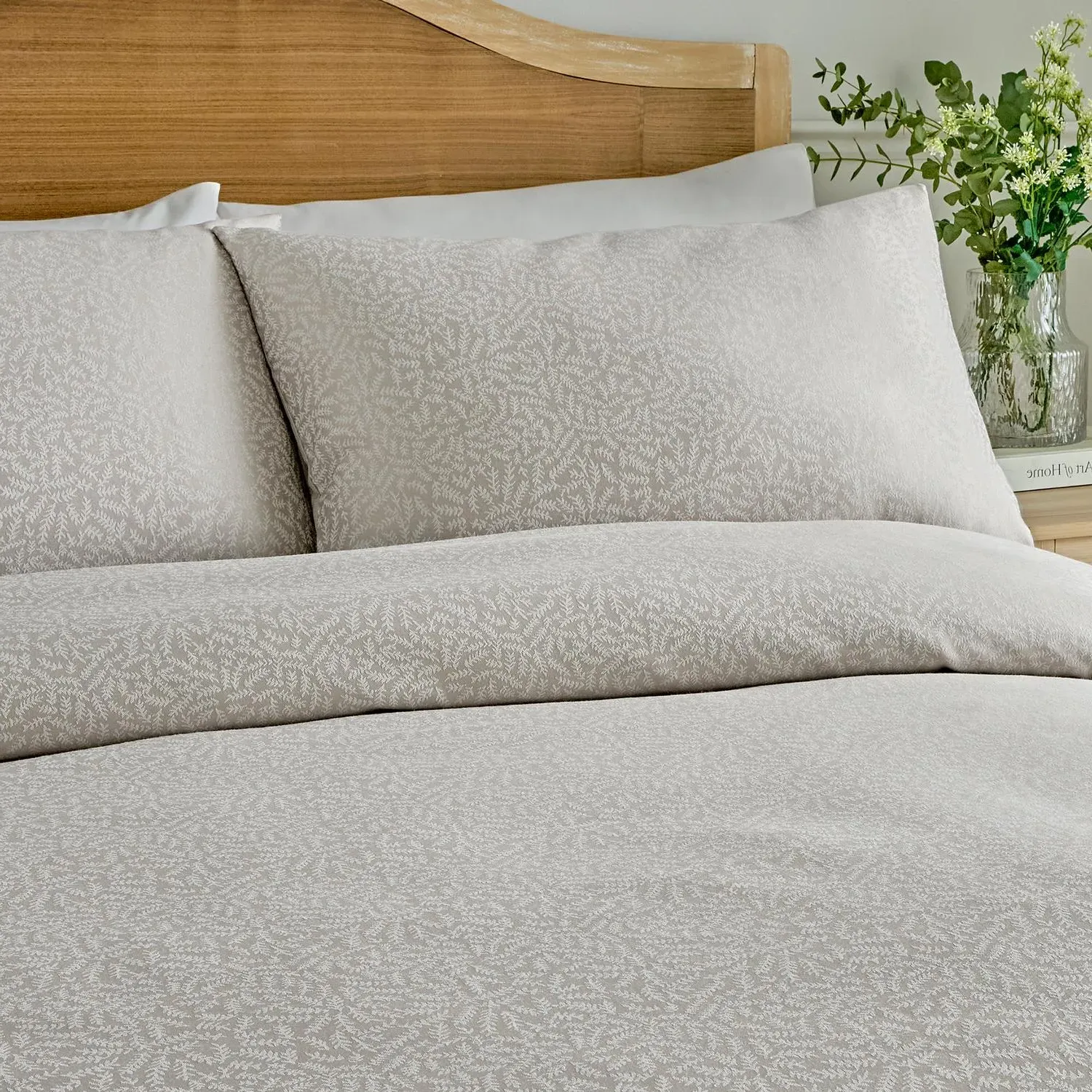 Ditsy Leaf King Size Duvet Set - Natural, Polycotton by Julian Charles, image 2