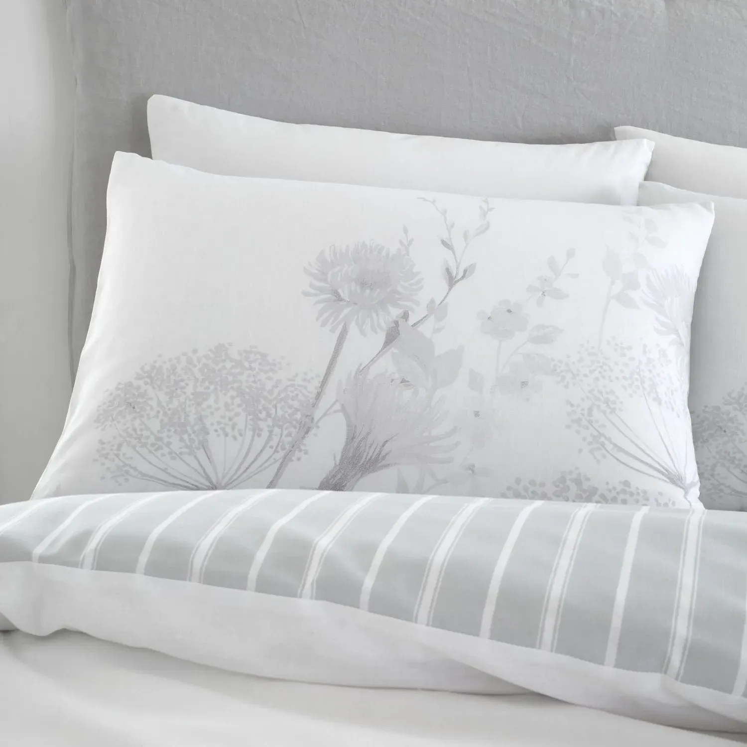 Double Floral Duvet Set - White, Cotton Blend