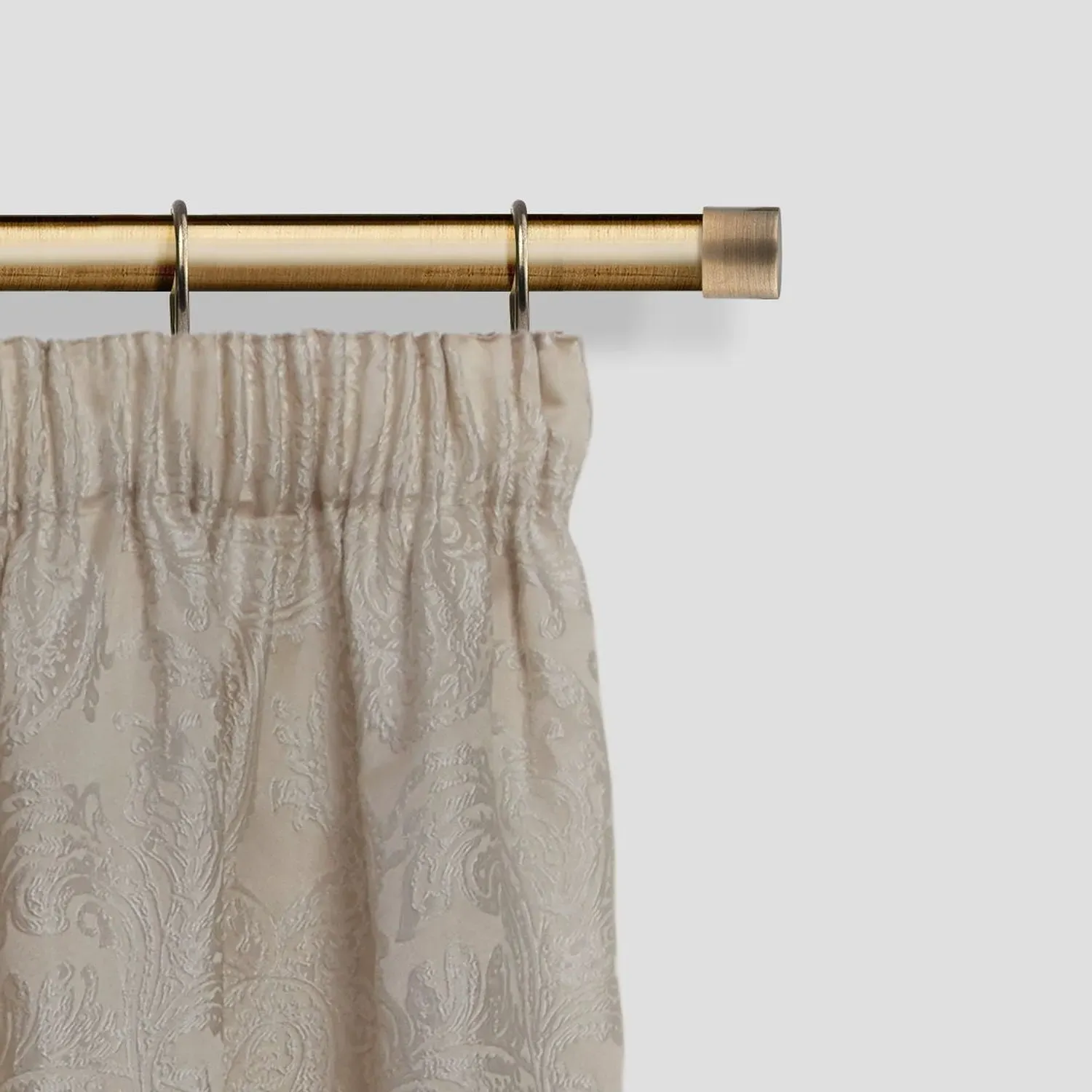 Extendable Curtain Pole with Rings - Brass
