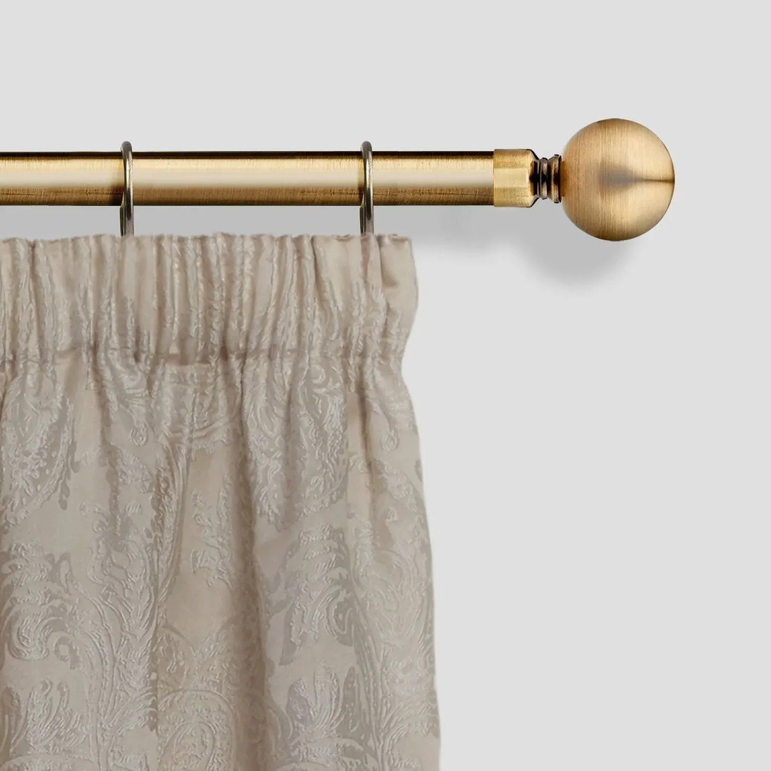 Extendable Curtain Pole with Rings - Brass