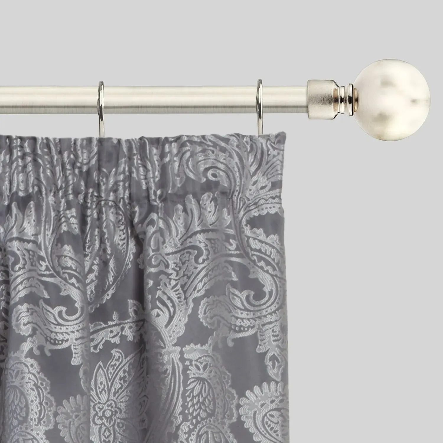 Extendable Curtain Pole with Rings - Silver