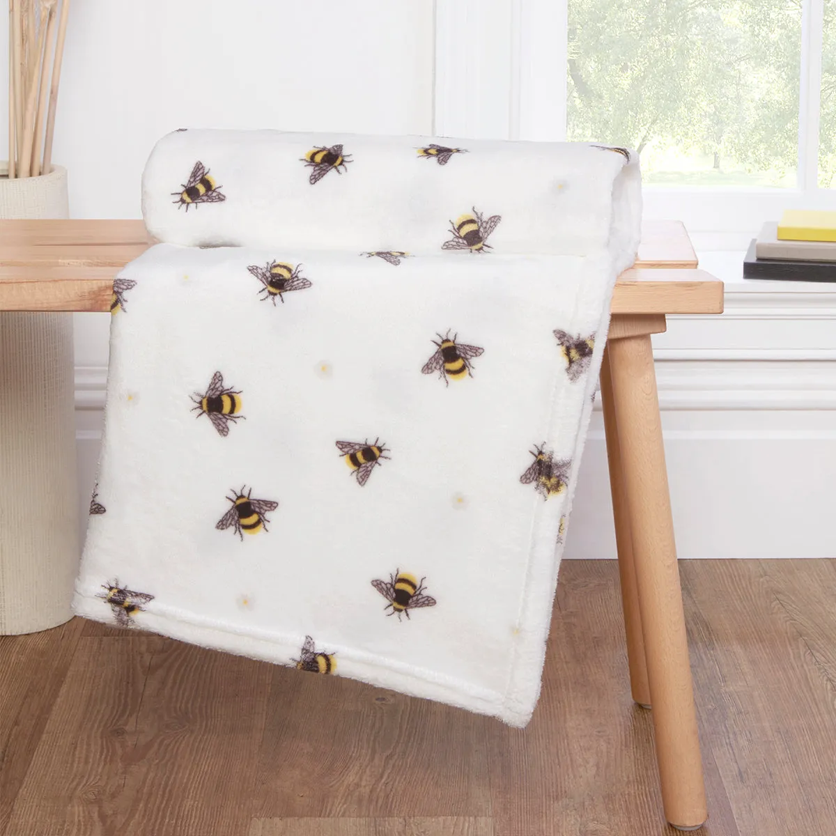 Fleece Throw with Daisy Bee Print - White
