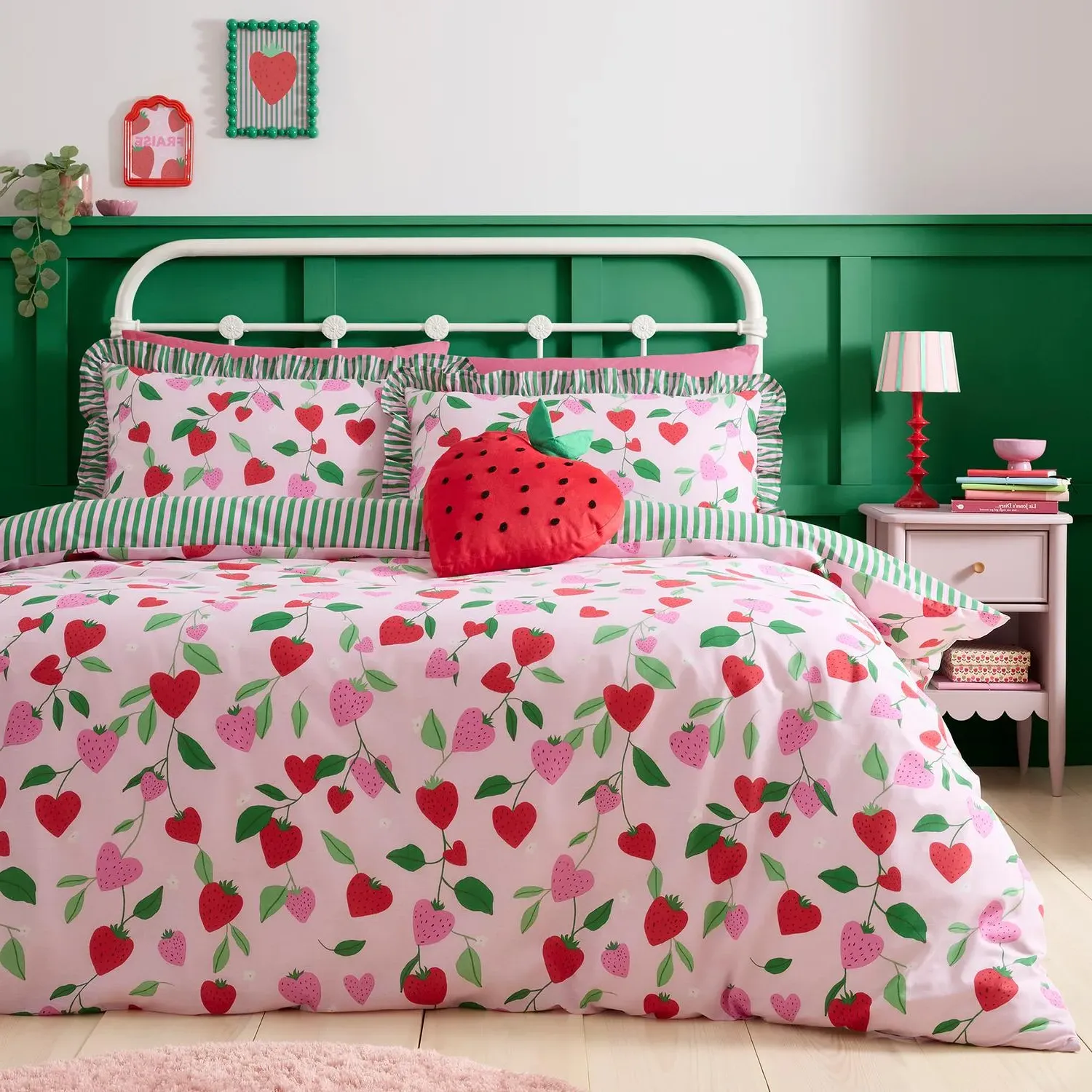 Fun Strawberries Single Reversible Duvet Set - Pink, Polycotton product