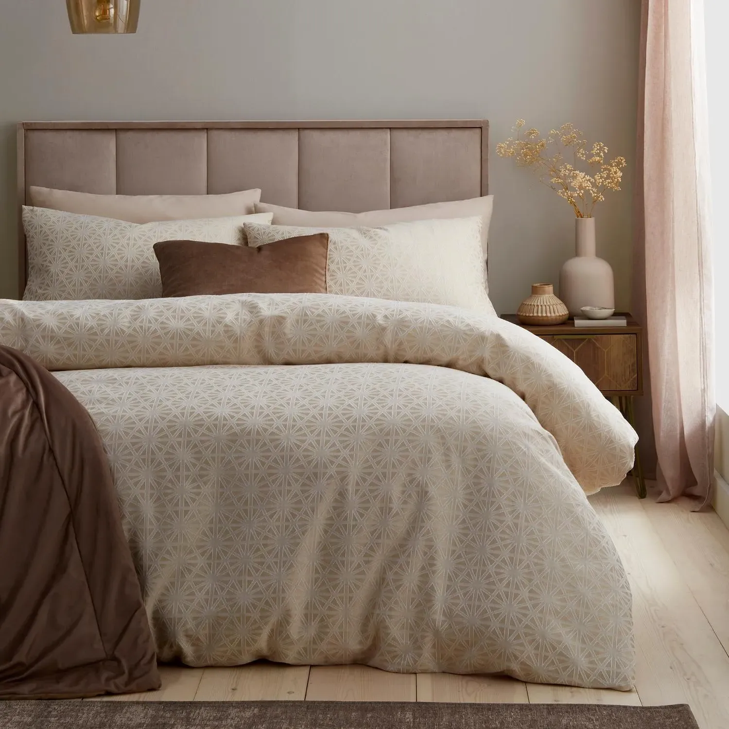 Geo Super King Jacquard Duvet Set - Cream, Polycotton by Julian Charles