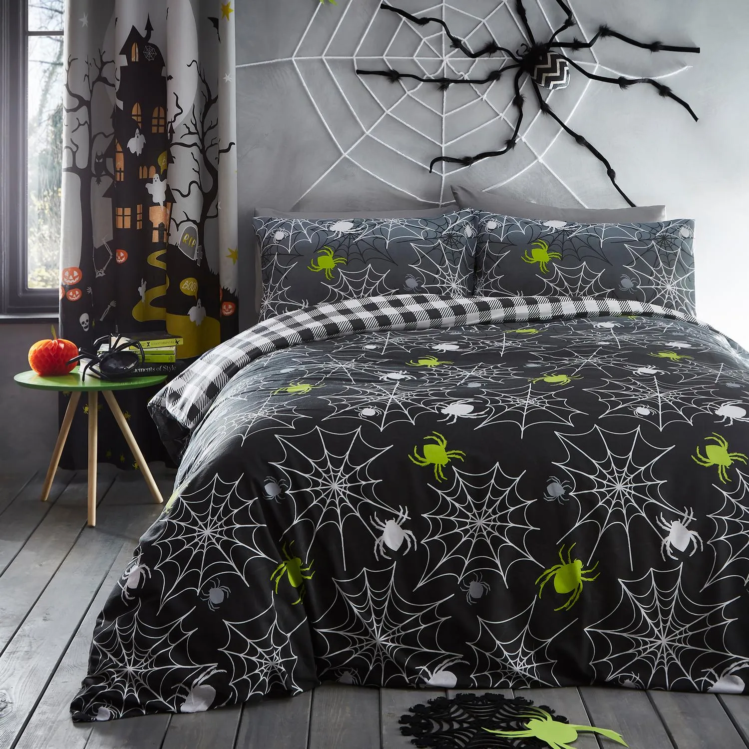Halloween Spiders Glow in the Dark Reversible Duvet Set - Single, Grey by Julian Charles