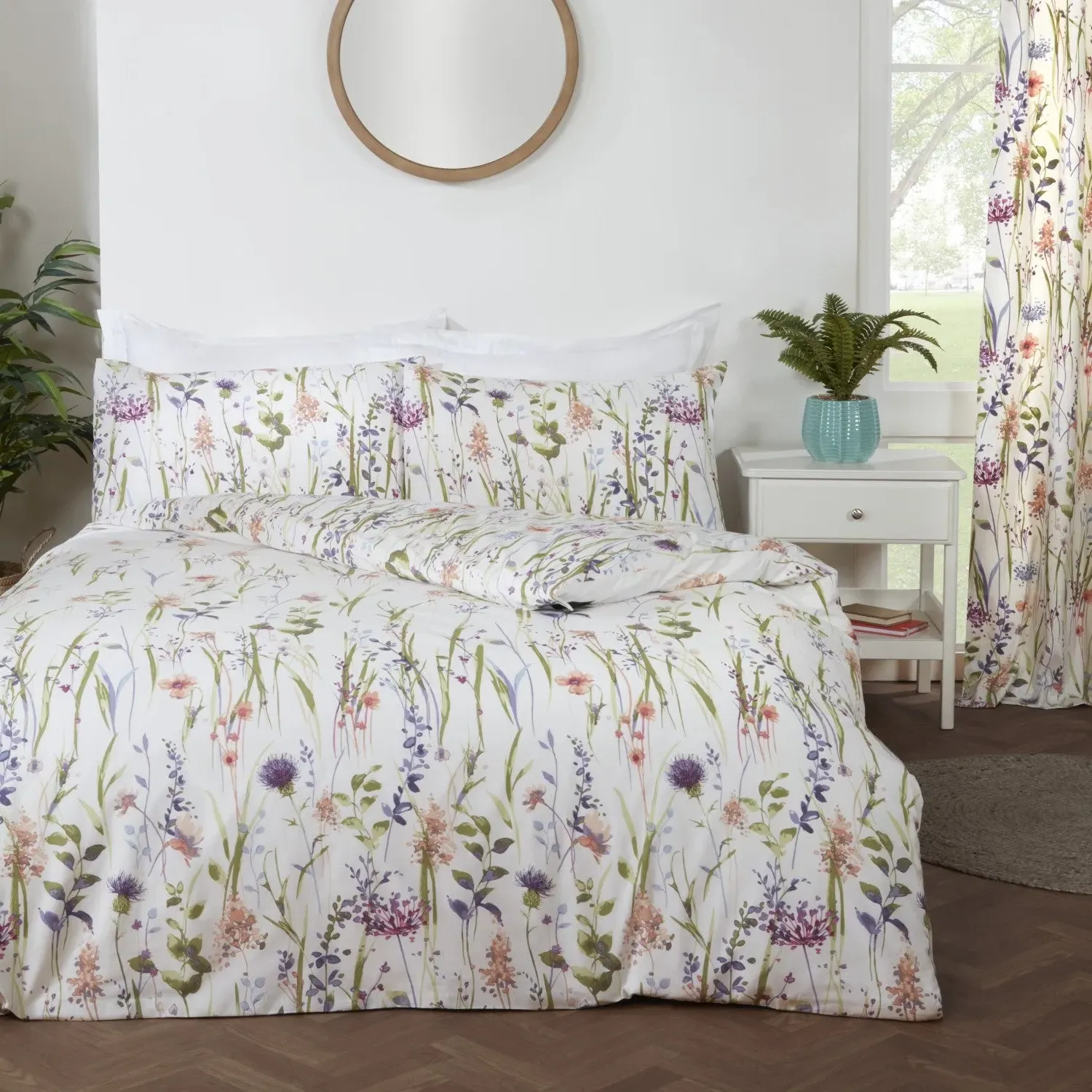 Hampshire Meadow Floral Print Reversible Duvet Set - Super King, Multi alternate view