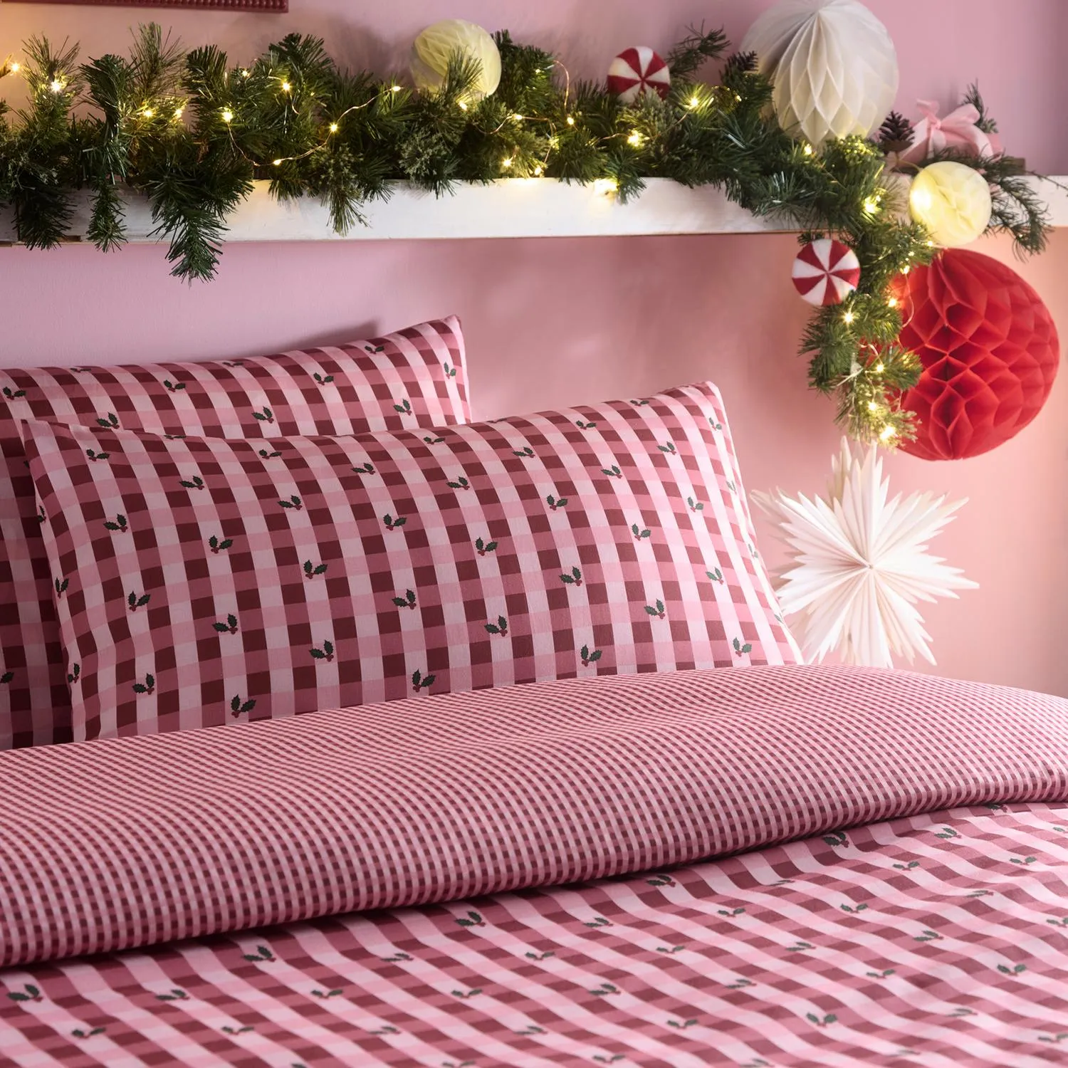 Holly Gingham Single Christmas Duvet Set - Red, Polycotton alternate view