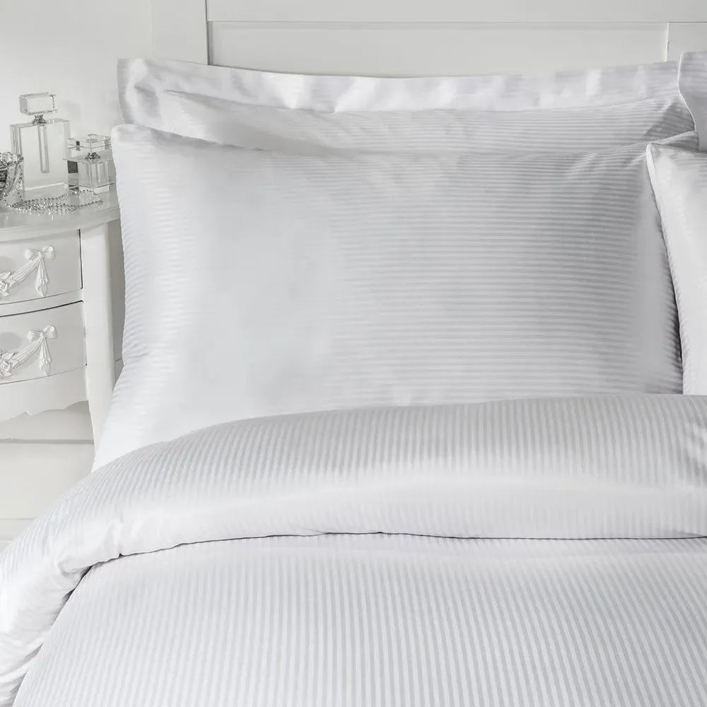 King Size Duvet Set with Stripe Pattern - White, Satin