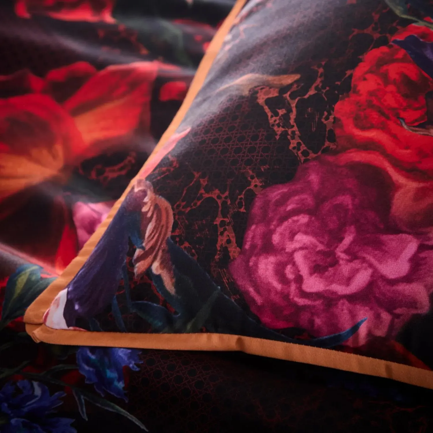 Laurence Llewelyn-Bowen Grande Chintz Double Duvet Set - Multi, Cotton Sateen by Julian Charles, alternate view