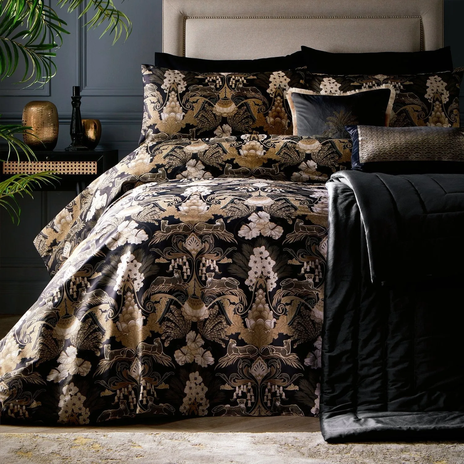 Laurence Llewelyn-Bowen Suburban Jungle Double Duvet Set - Black, Cotton product
