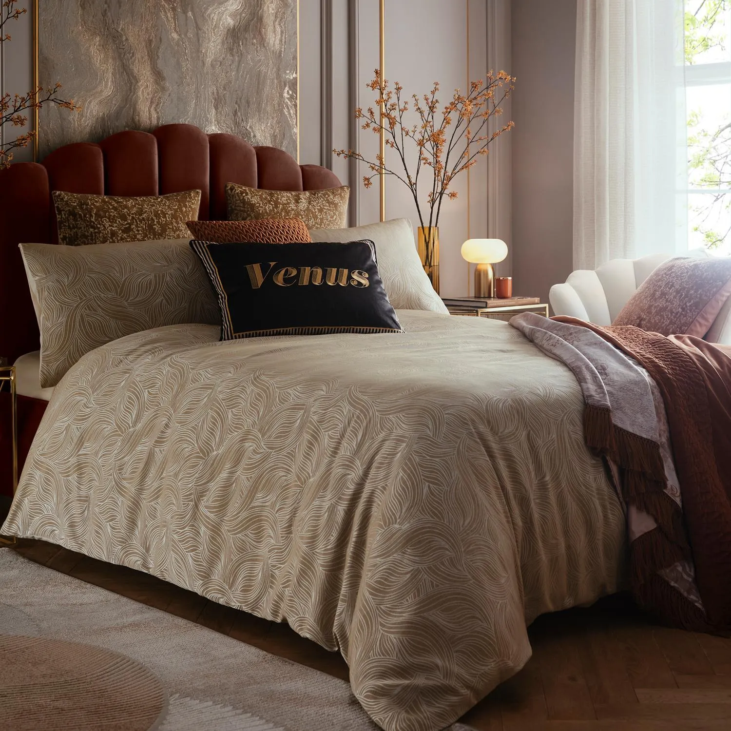 Laurence Llewelyn-Bowen Venus Grace Double Duvet Set - Natural, Jacquard product