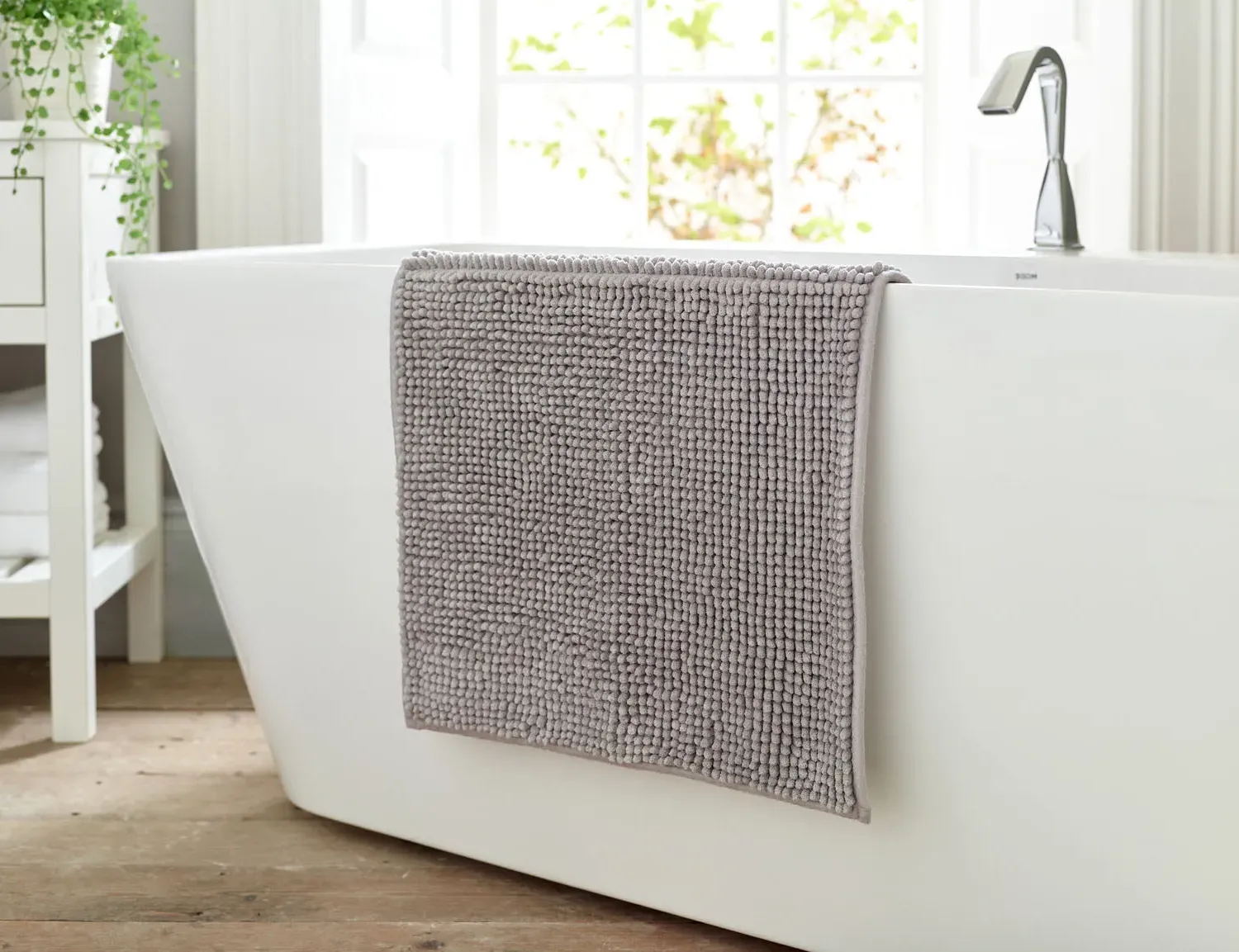 Lobster Creek Silver Kaleidoscope Noodle Bath Mat - Grey, Cotton product