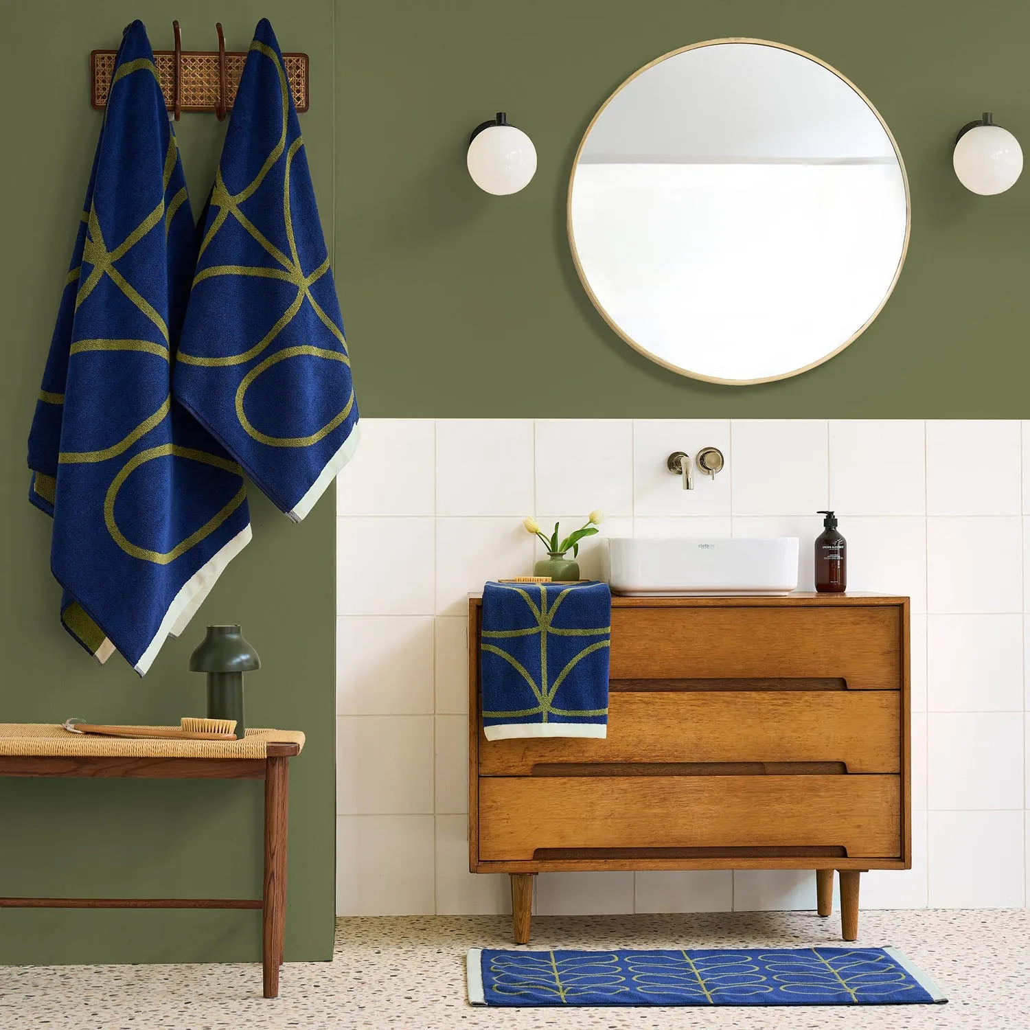 Orla Kiely Linear Stem Bath Towel - Navy Blue, Cotton by Julian Charles