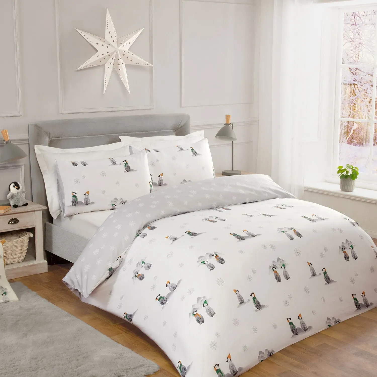 Penguin Pals Single Reversible Duvet Set - White by Julian Charles, alternate view
