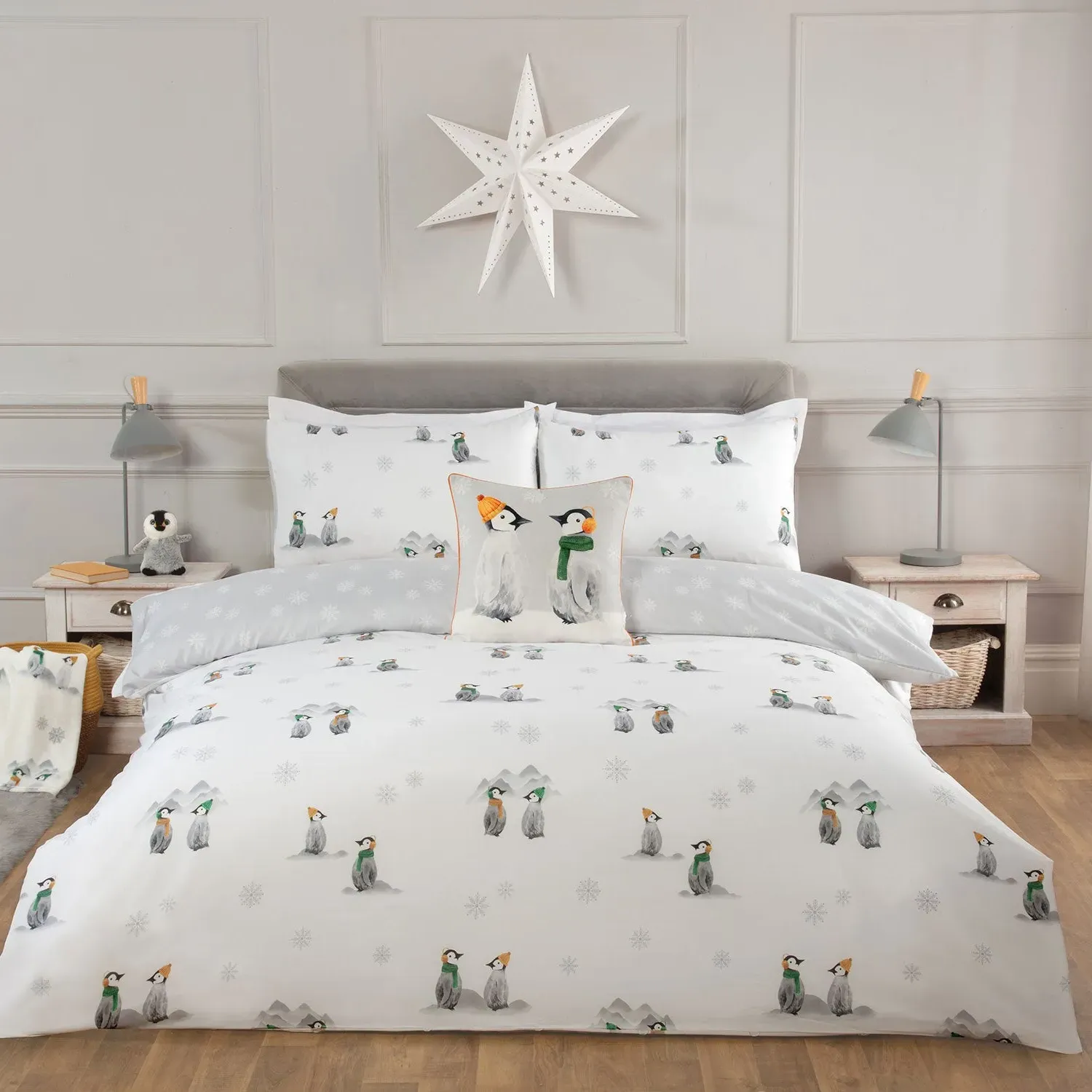 Penguin Pals Single Reversible Duvet Set - White by Julian Charles