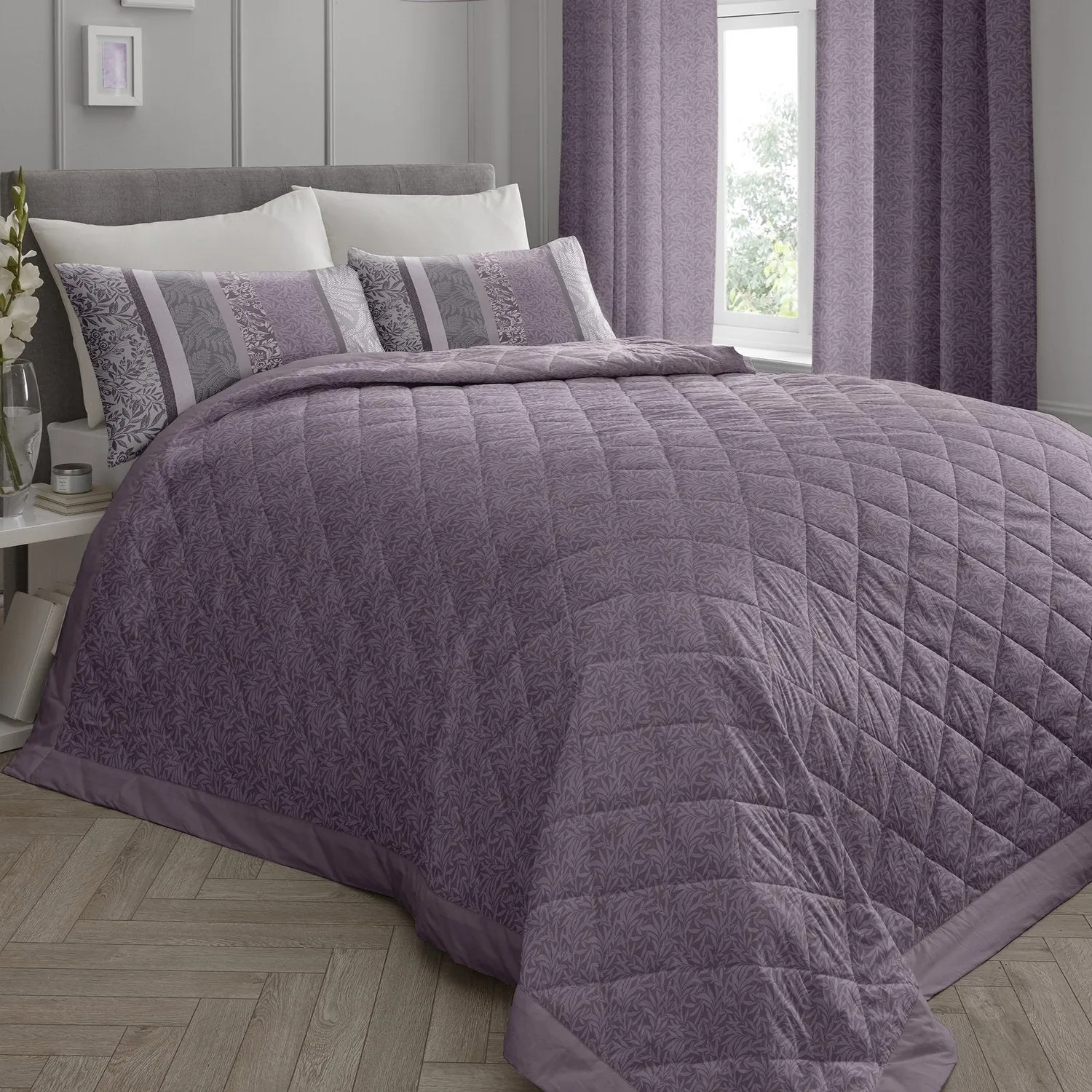 Quilted Bedspread with Botanical Print - Purple