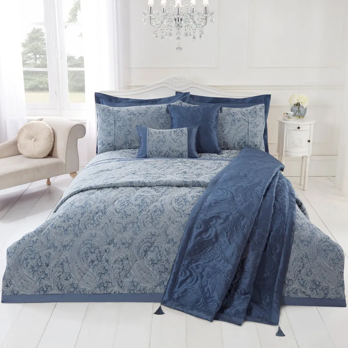 Quilted Throw with Corner Tassels - Blue