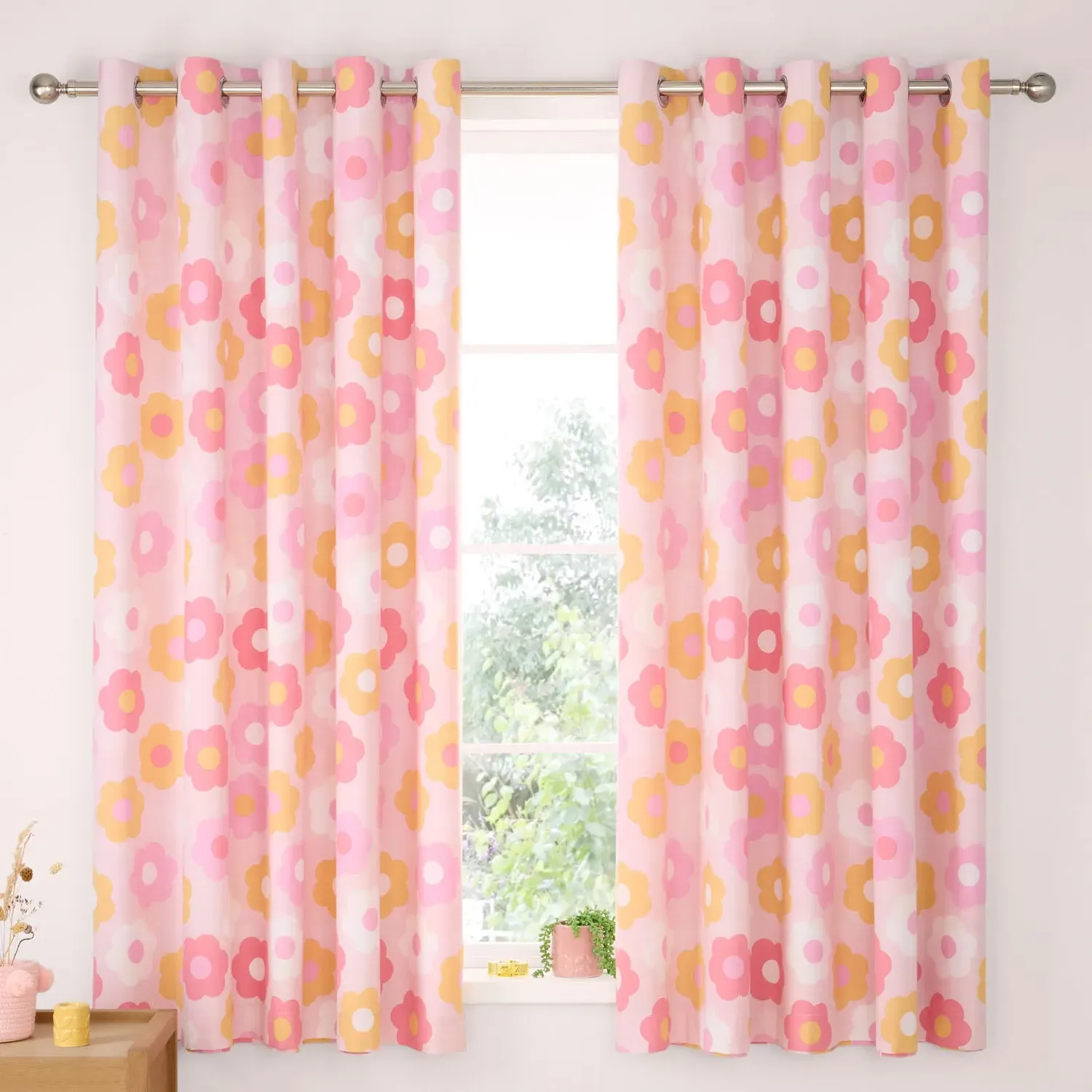 Reversible Eyelet Curtains Daisy Design - Pink
