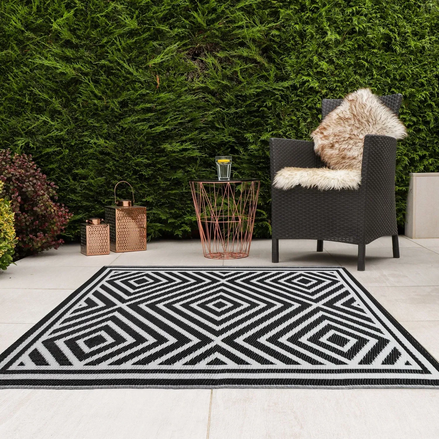 Reversible Small Tile Pattern Outdoor Rug - Black & White product