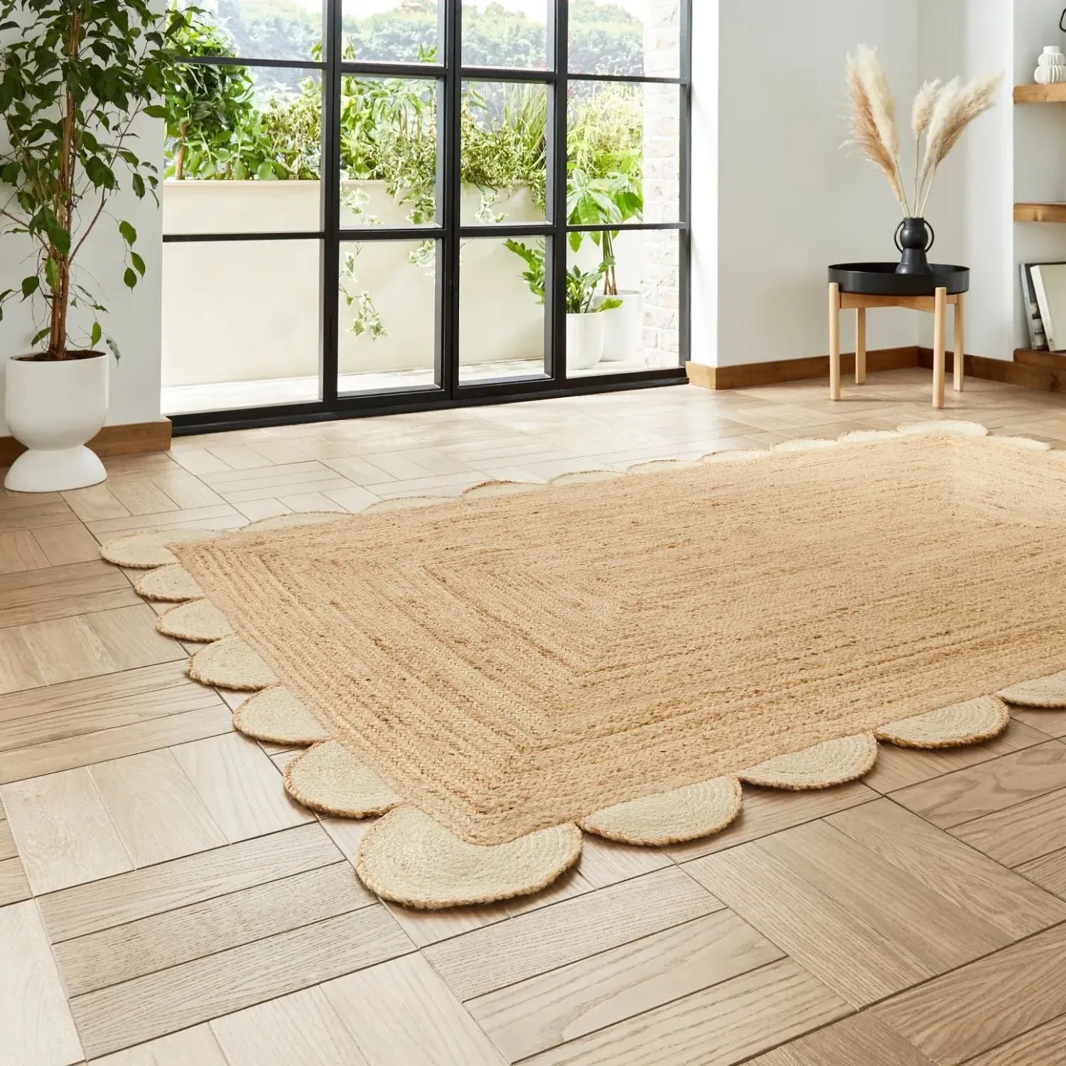 Scalloped Rug with Black Edge - Brown, Jute