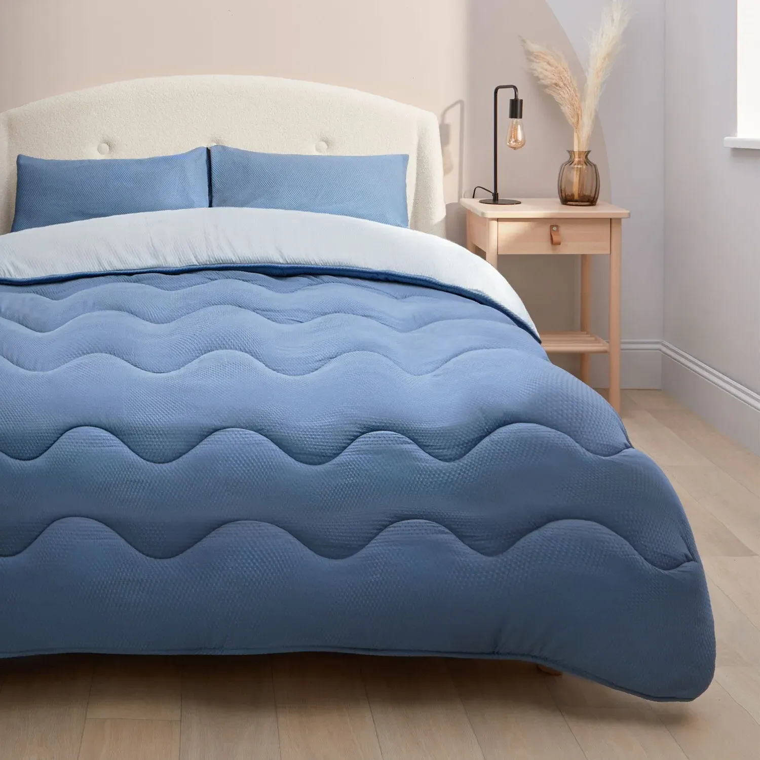 Silentnight Double Coverless 10.5 Tog Duvet - Blue alternate view