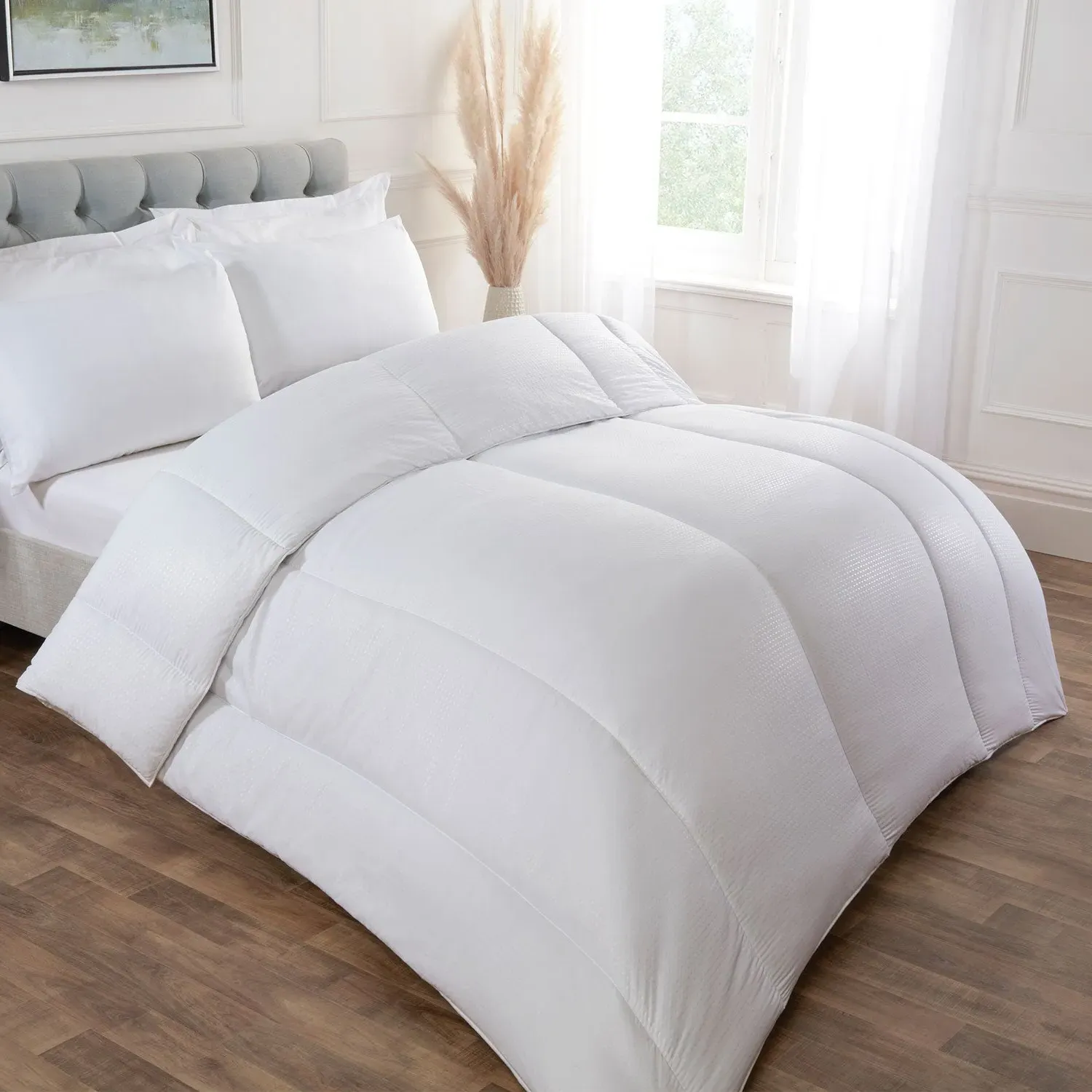 Single 10.5 Tog Duvet with Embossed - White image