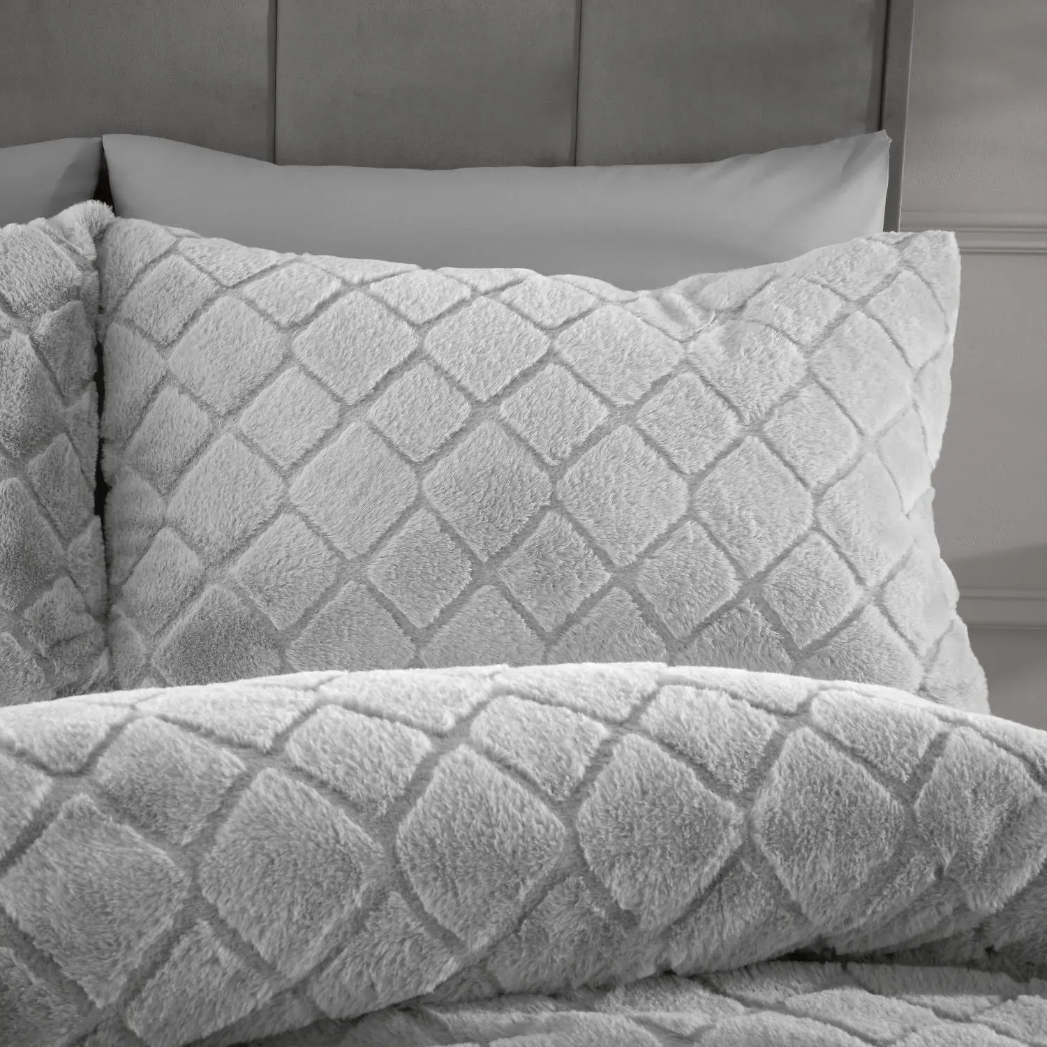 Single Duvet Set Diamond Pattern - Grey, Faux Fur image
