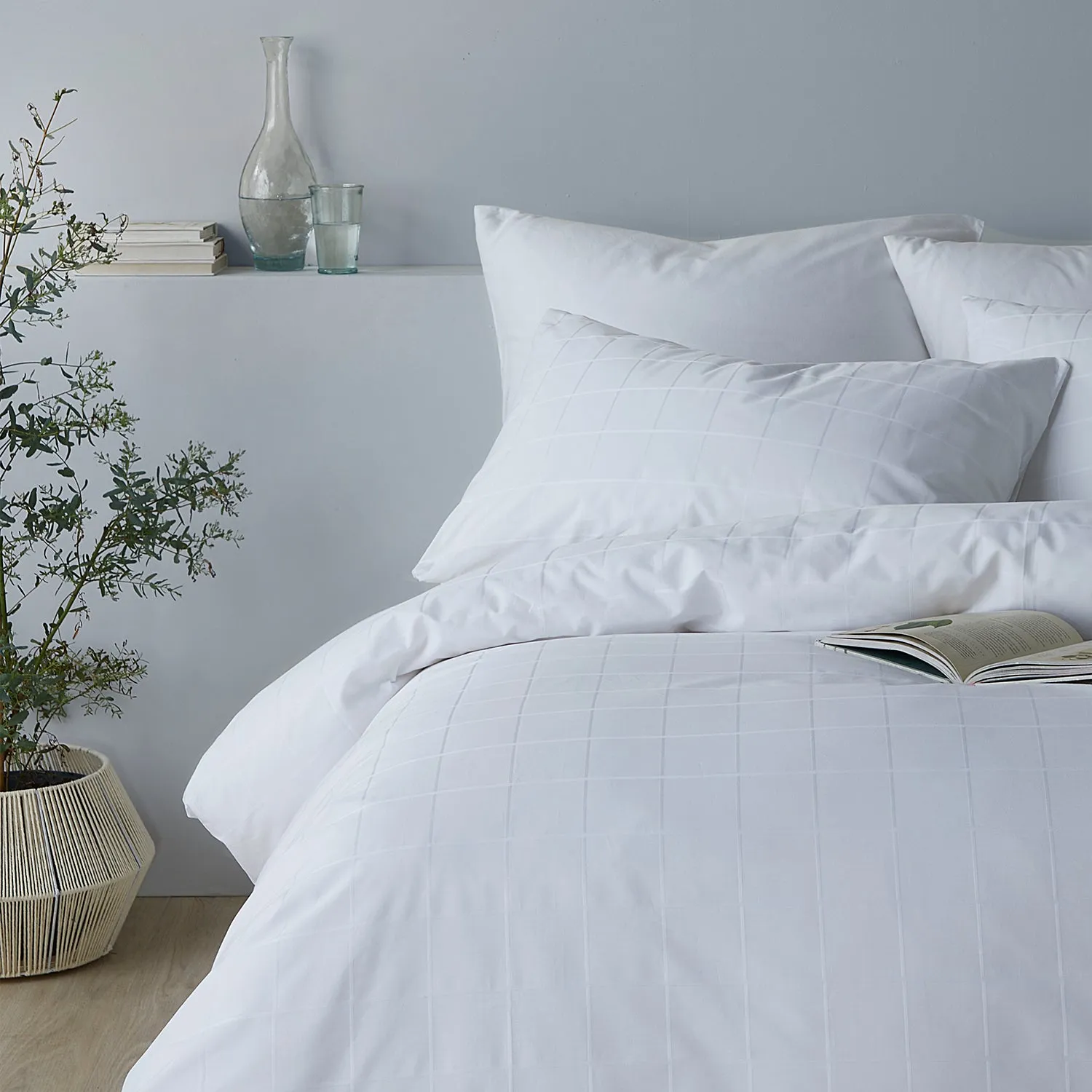 Single Duvet Set with Check Pattern - White, Cotton image