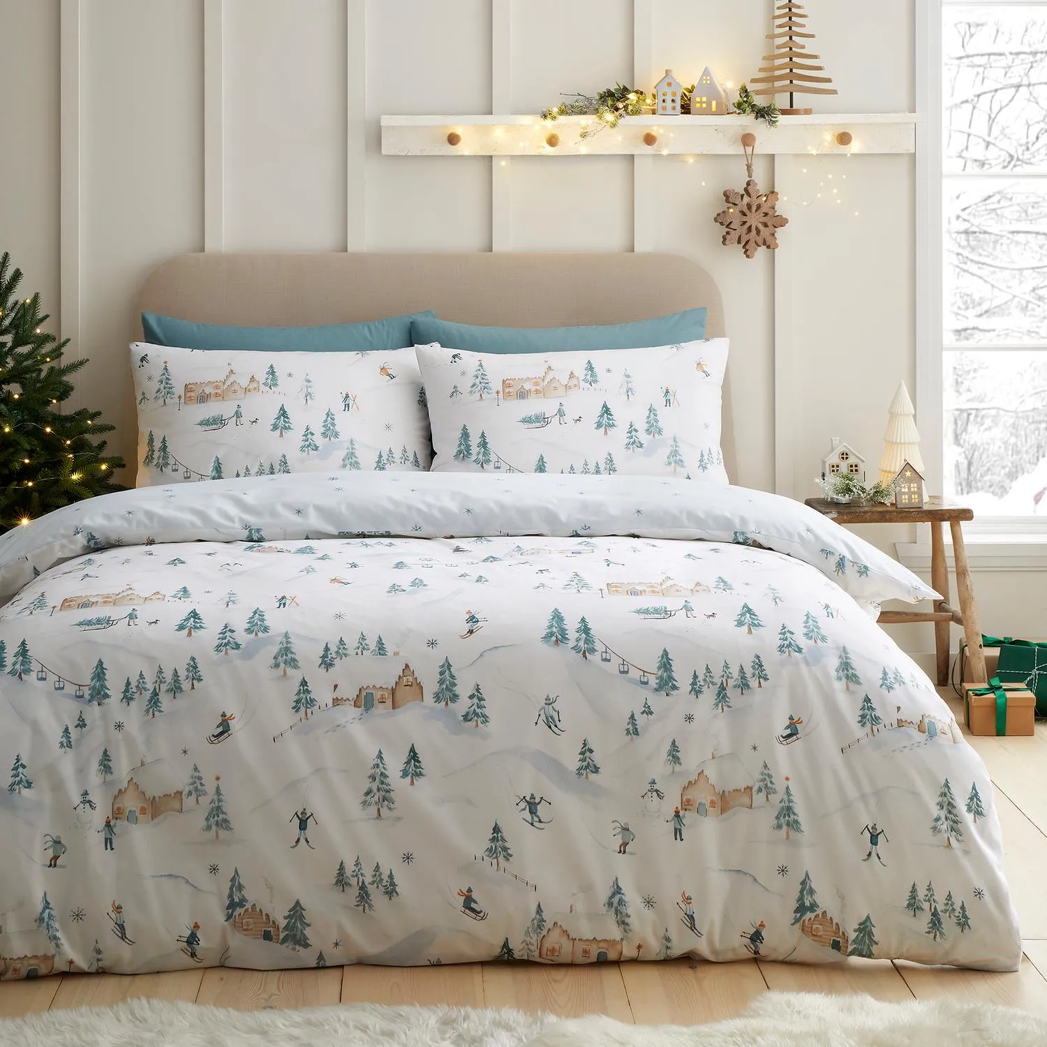 Ski Village Super King Reversible Duvet Set - White by Julian Charles