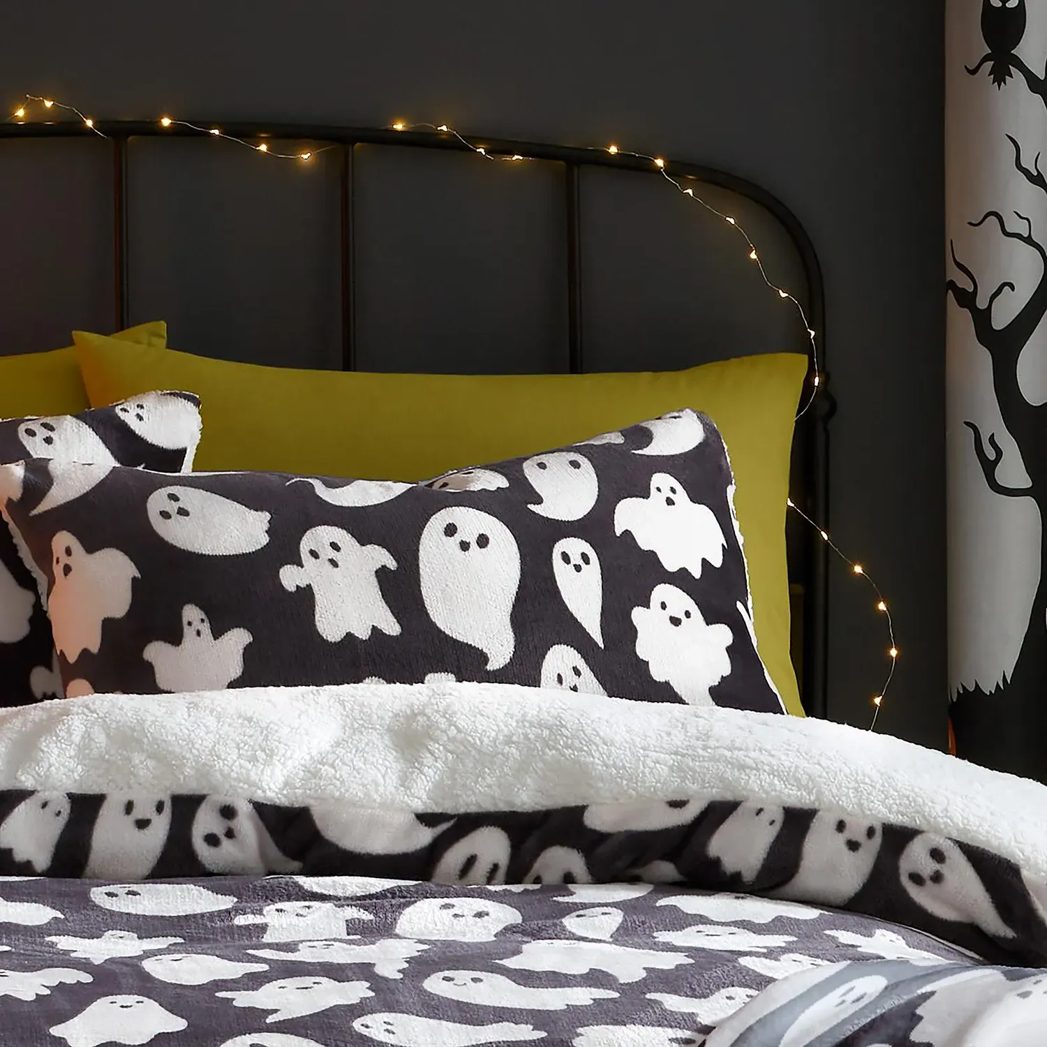 Spooky Ghosts Single Duvet Set - Black, Sherpa Fleece alternate view