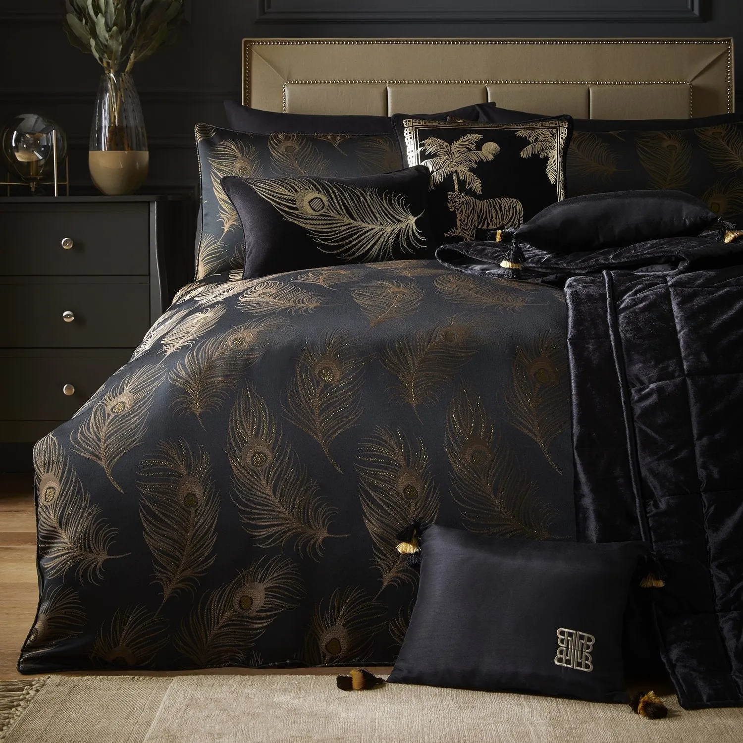 Super King Duvet Set with Gold Feathers - Black