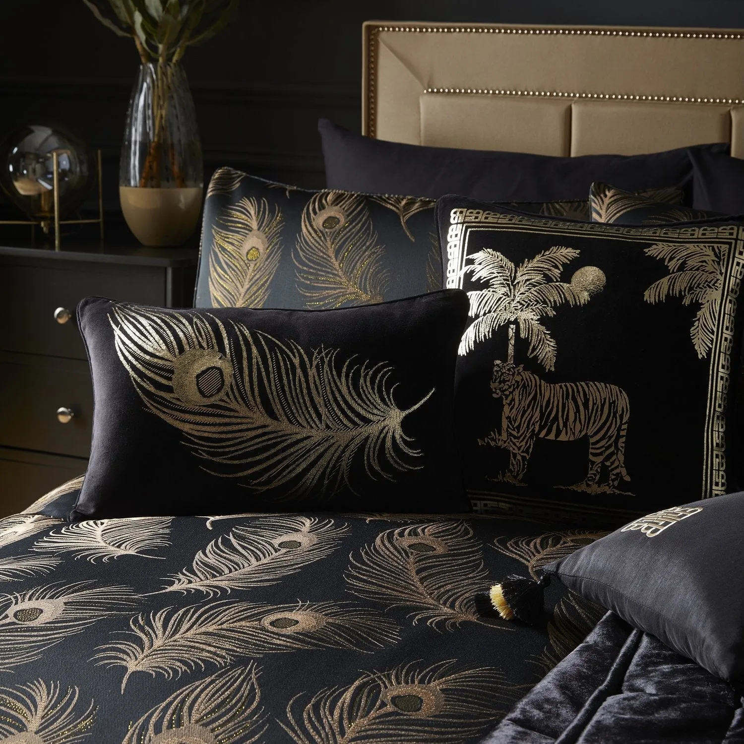 Super King Duvet Set with Gold Feathers - Black